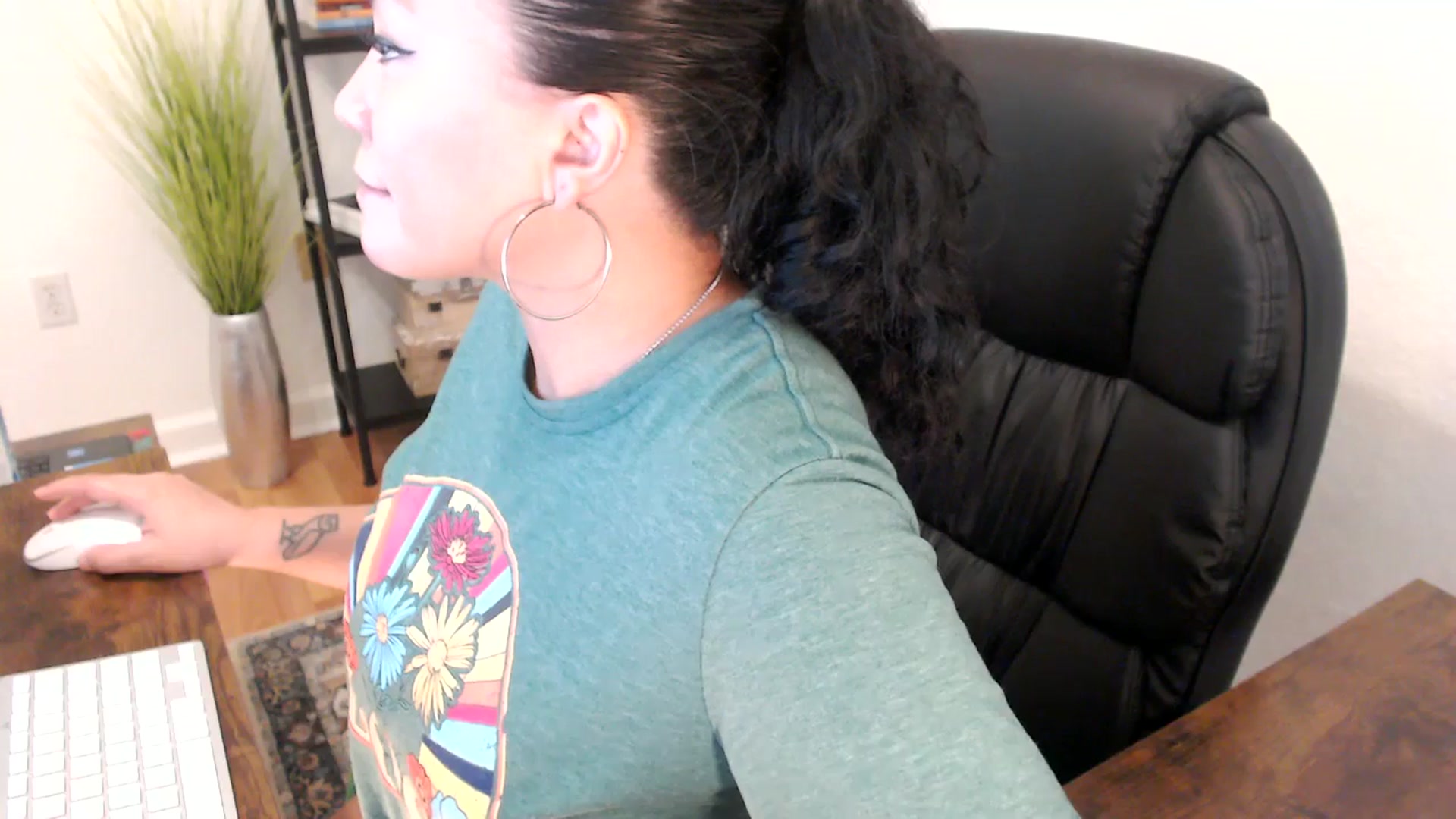 Gallery image thumbnail from MickaylaStar's myfreecams stream on, 01/13/2025, 19:50 image 9 of 20