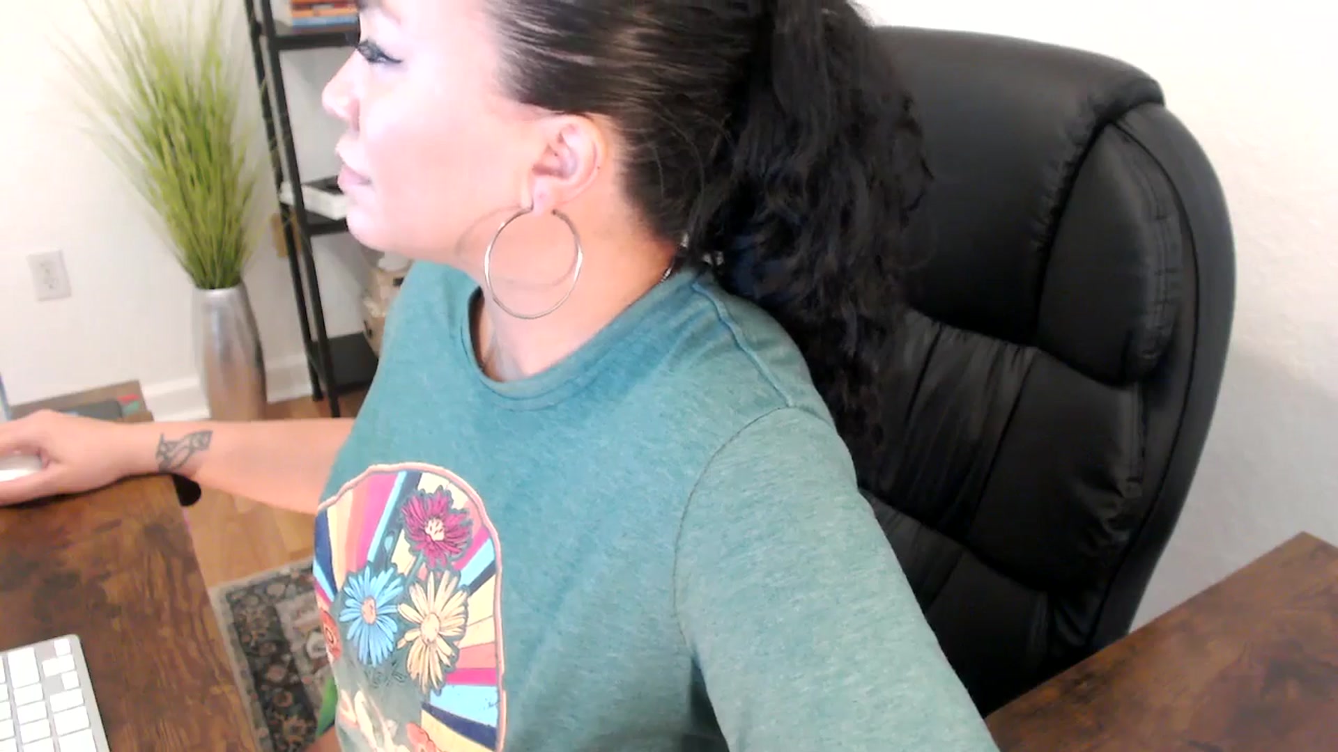 Gallery image thumbnail from MickaylaStar's myfreecams stream on, 01/13/2025, 19:50 image 11 of 20
