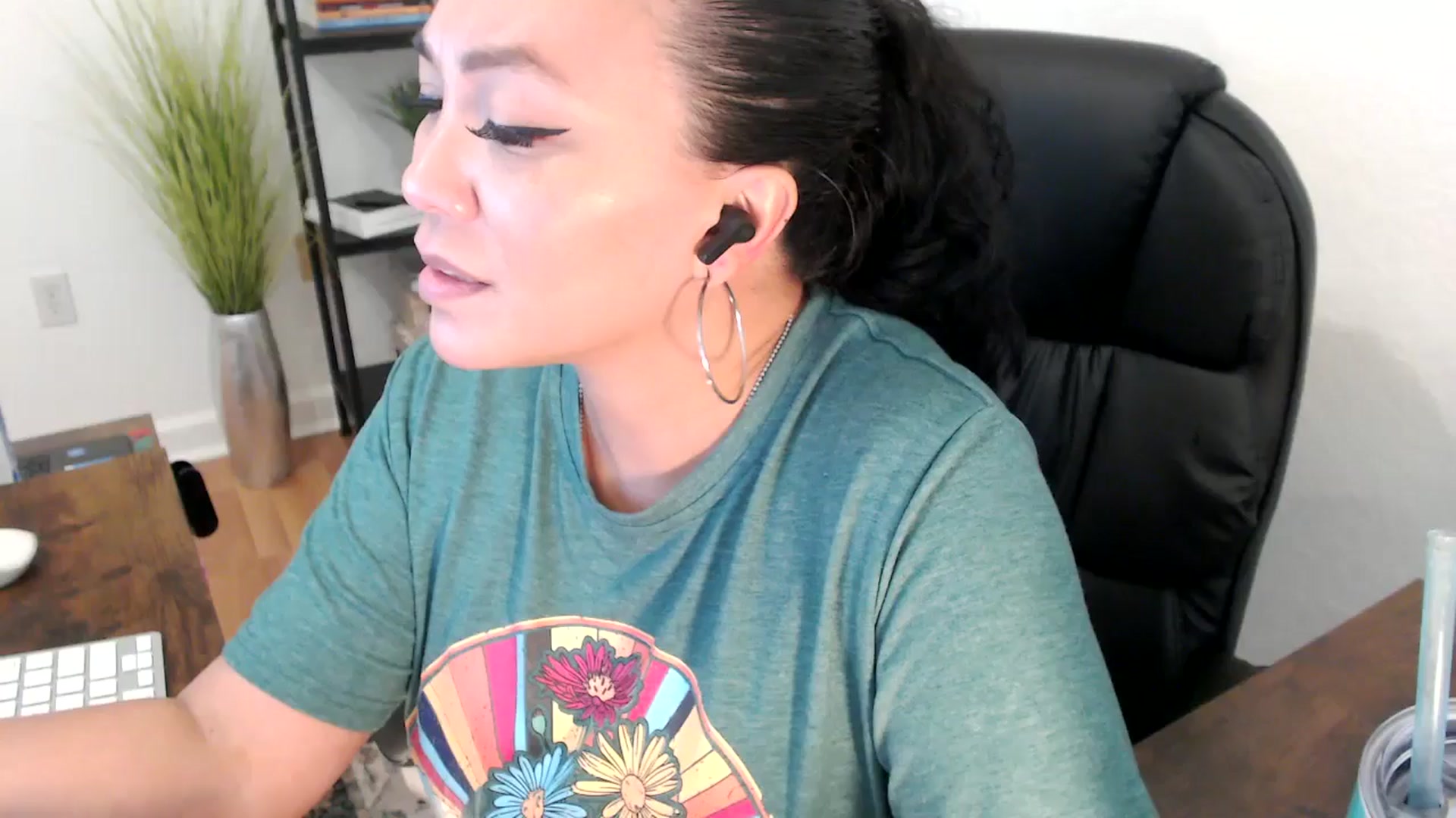 Gallery image thumbnail from MickaylaStar's myfreecams stream on, 01/13/2025, 20:40 image 11 of 20