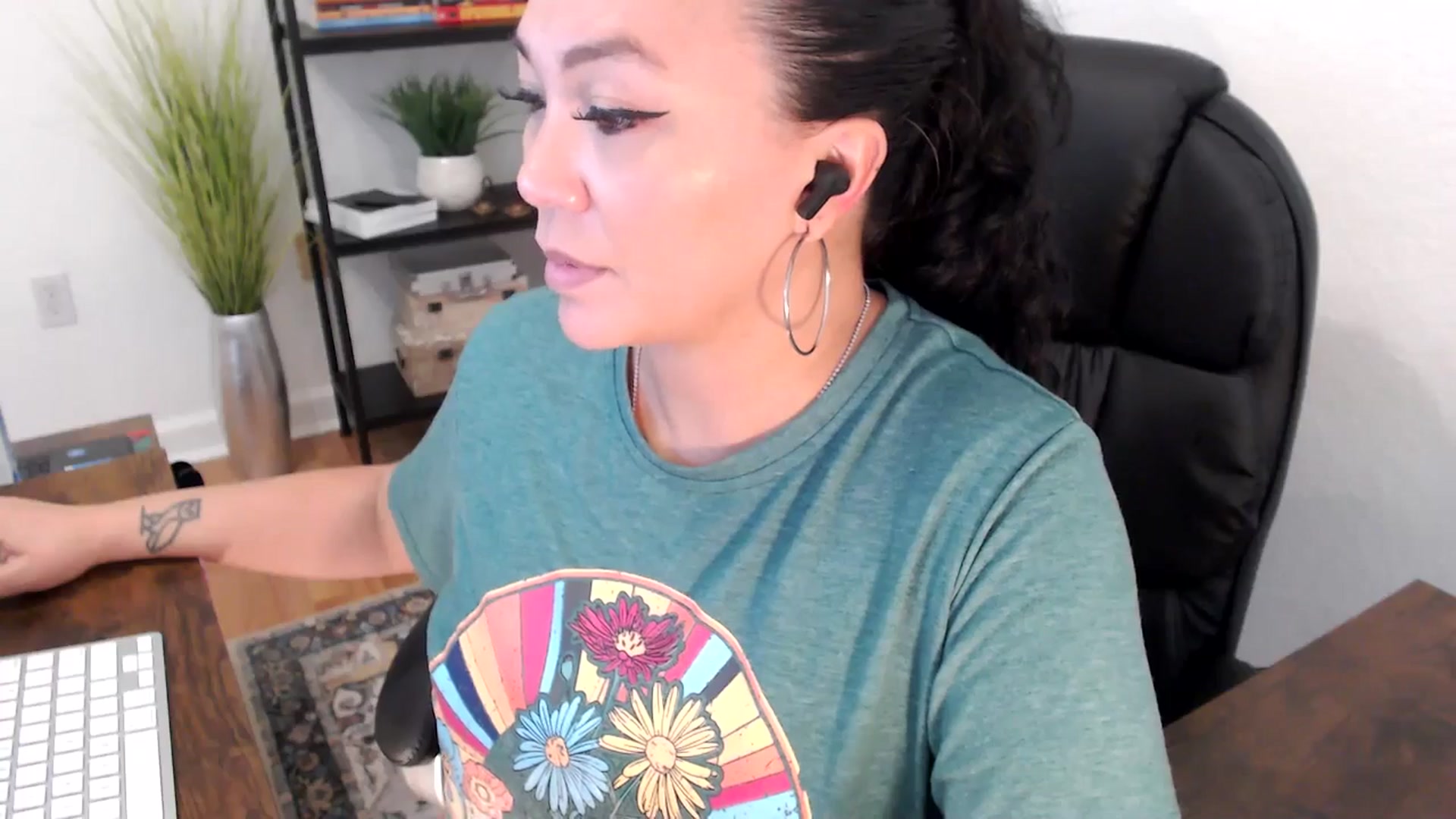 Gallery image thumbnail from MickaylaStar's myfreecams stream on, 01/13/2025, 20:40 image 10 of 20