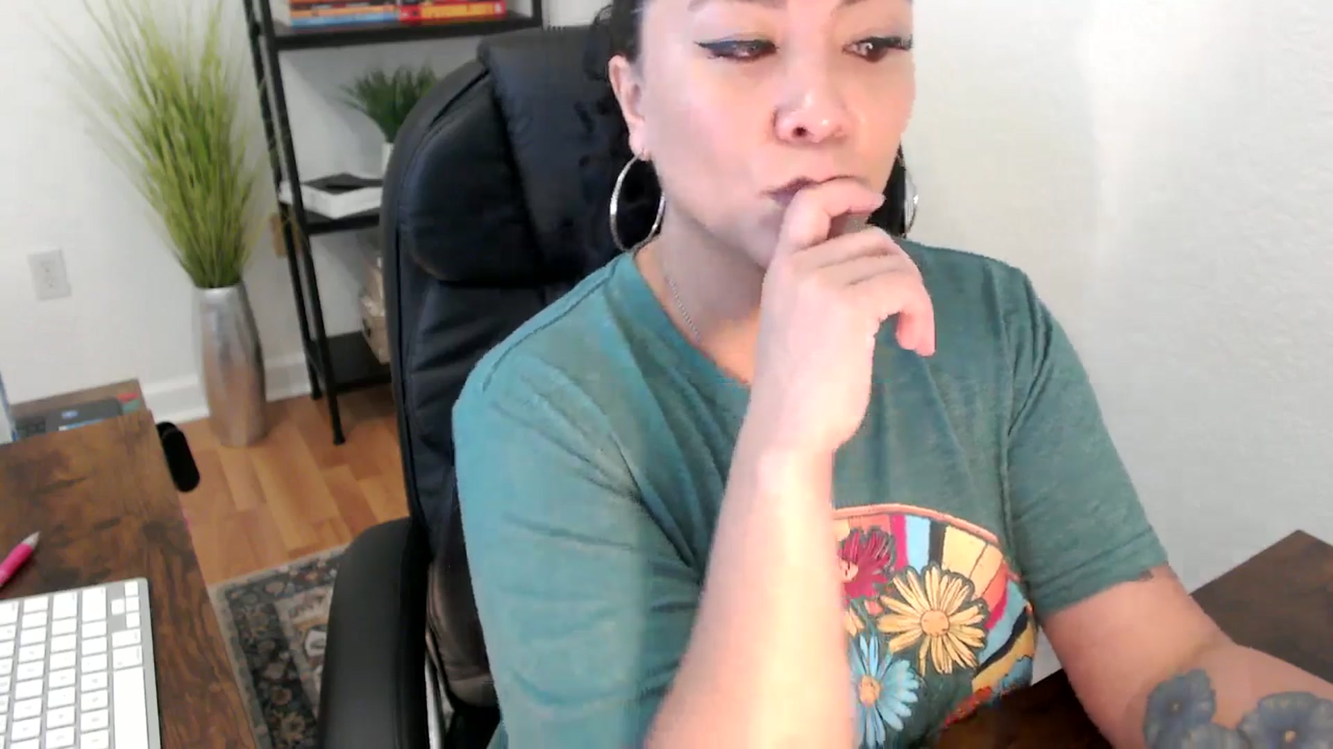 Gallery image thumbnail from MickaylaStar's myfreecams stream on, 01/13/2025, 20:40 image 17 of 20