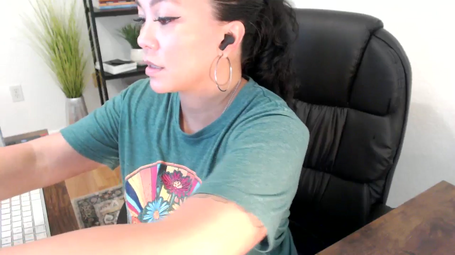 Gallery image thumbnail from MickaylaStar's myfreecams stream on, 01/13/2025, 20:40 image 6 of 20