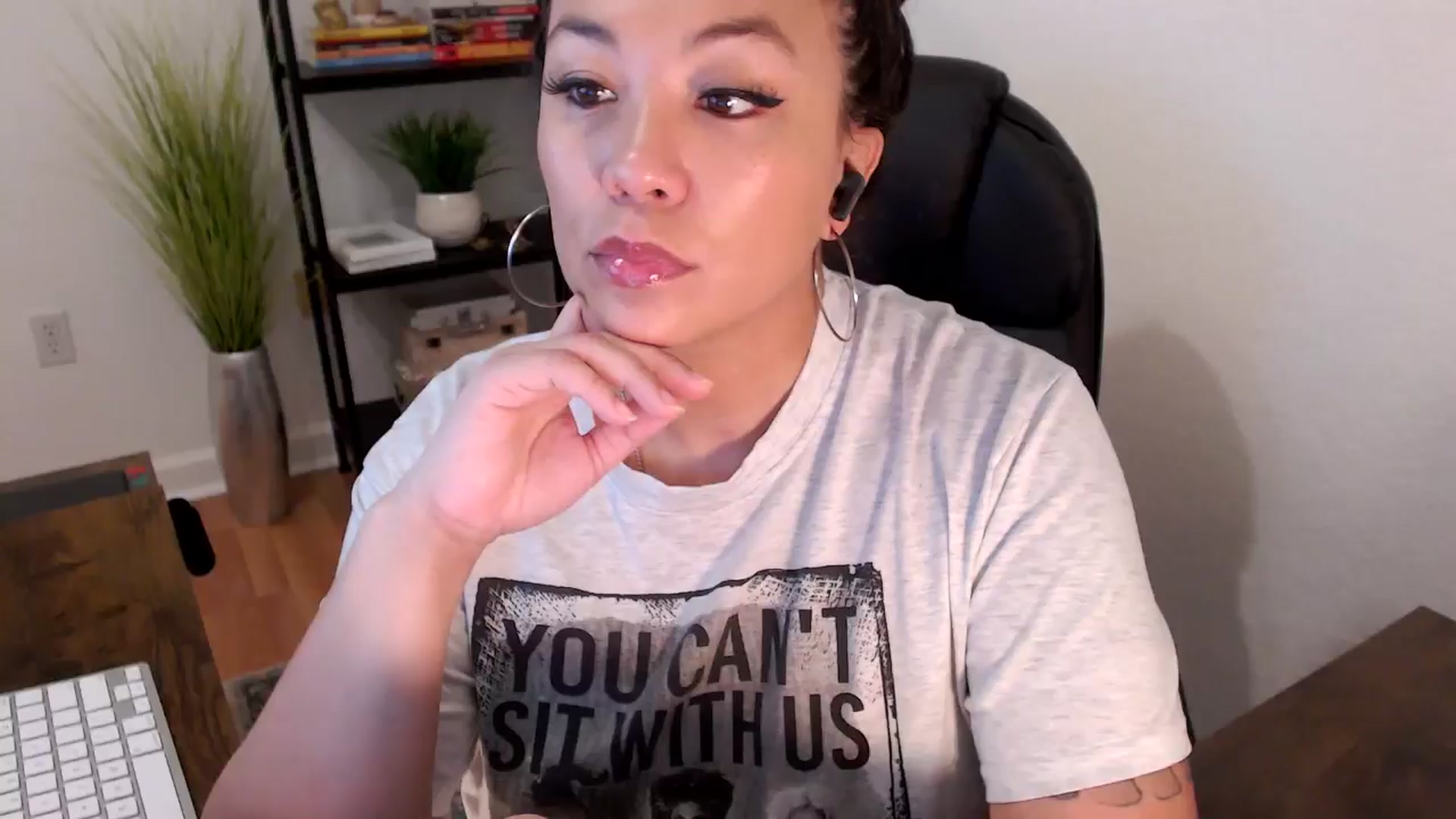 Gallery image thumbnail from MickaylaStar's myfreecams stream on, 01/14/2025, 16:23 image 1 of 20