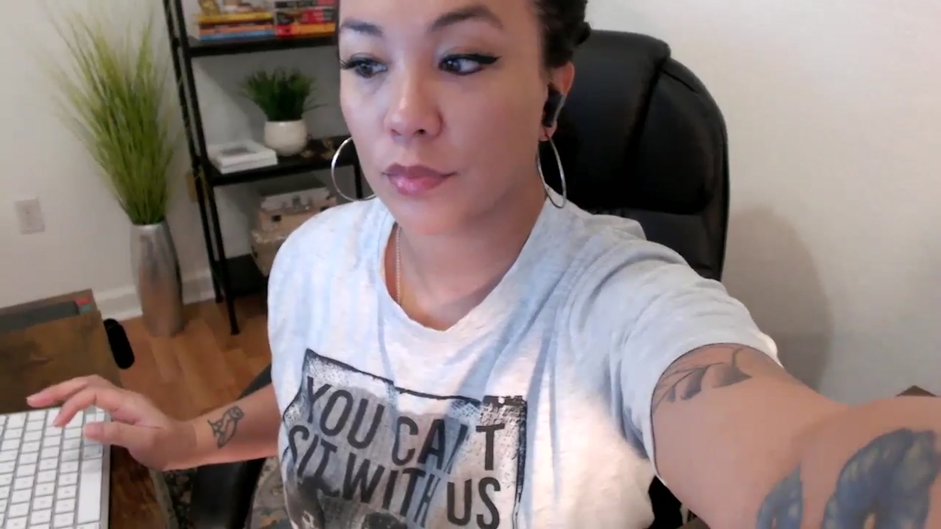 Gallery image thumbnail from MickaylaStar's myfreecams stream on, 01/14/2025, 16:23 image 8 of 20