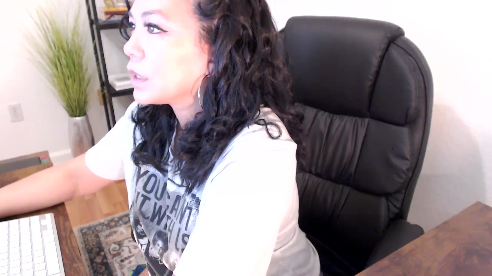 Gallery image thumbnail from MickaylaStar's myfreecams stream on, 01/14/2025, 17:00 image 7 of 20