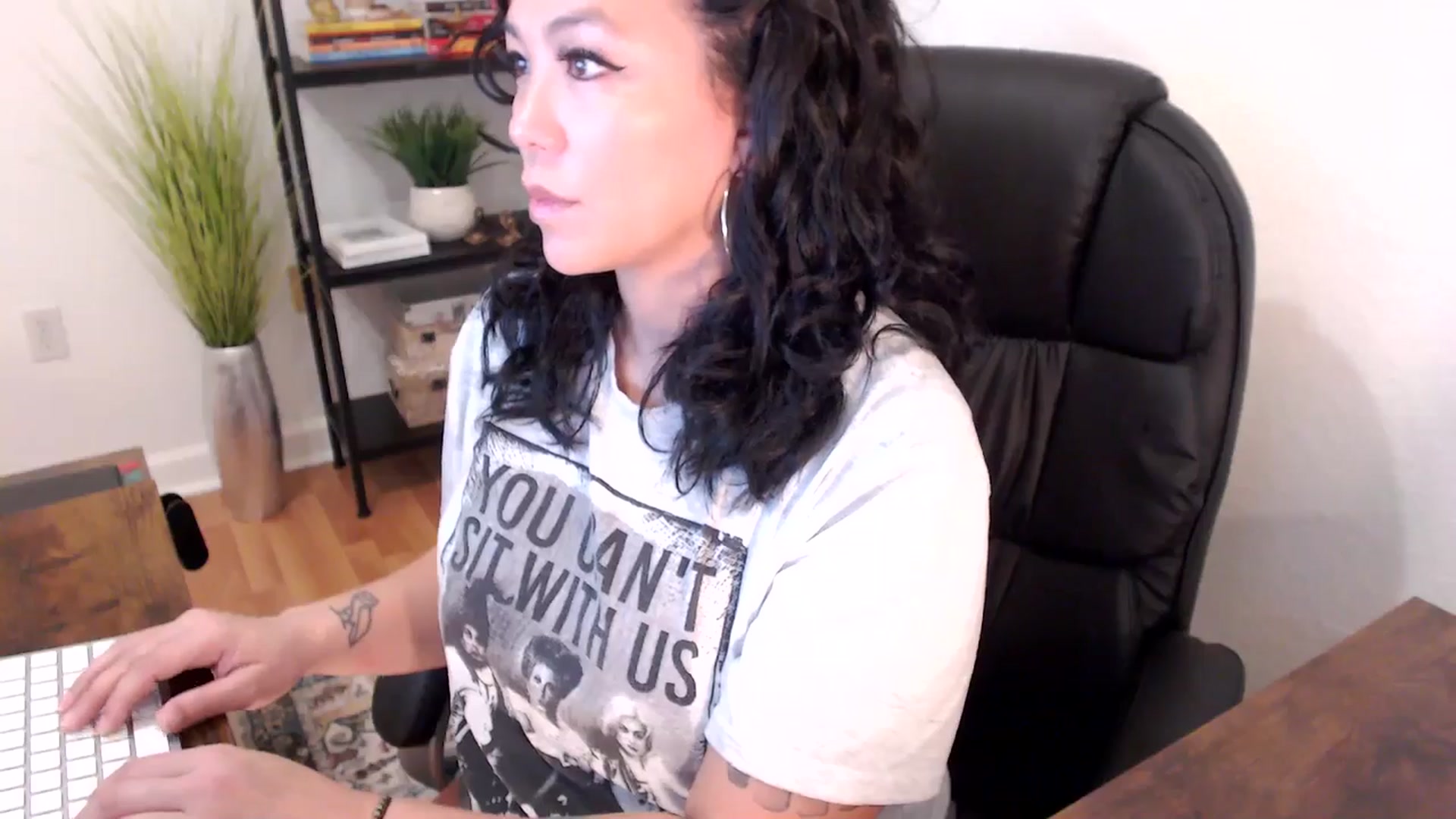 Gallery image thumbnail from MickaylaStar's myfreecams stream on, 01/14/2025, 17:00 image 4 of 20