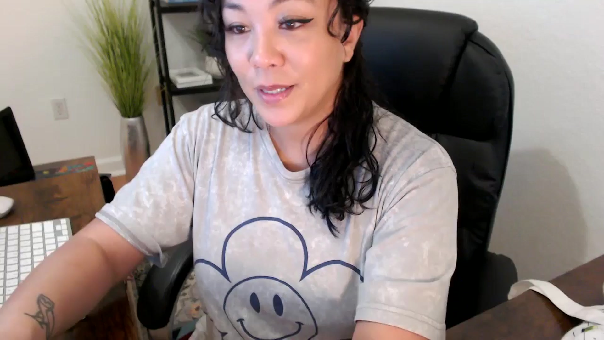 Gallery image thumbnail from MickaylaStar's myfreecams stream on, 01/17/2025, 17:25 image 5 of 20