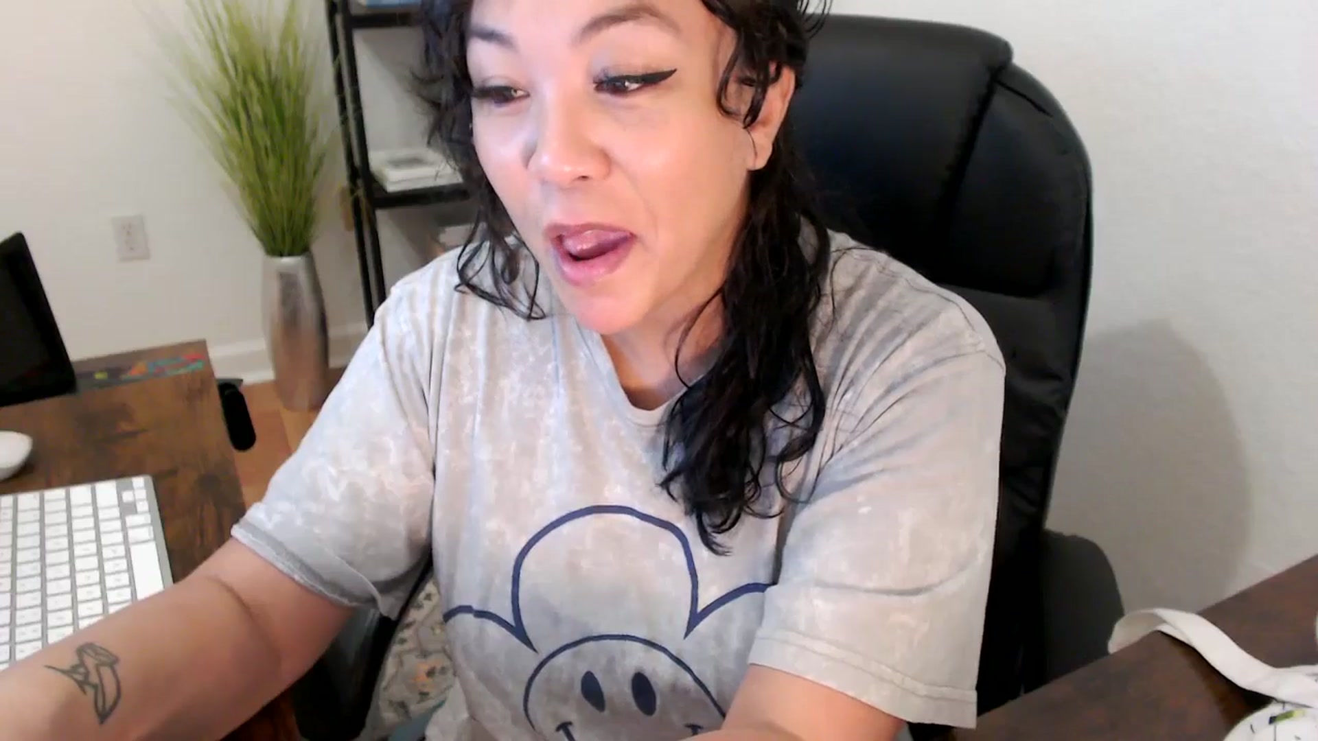 Gallery image thumbnail from MickaylaStar's myfreecams stream on, 01/17/2025, 17:25 image 4 of 20