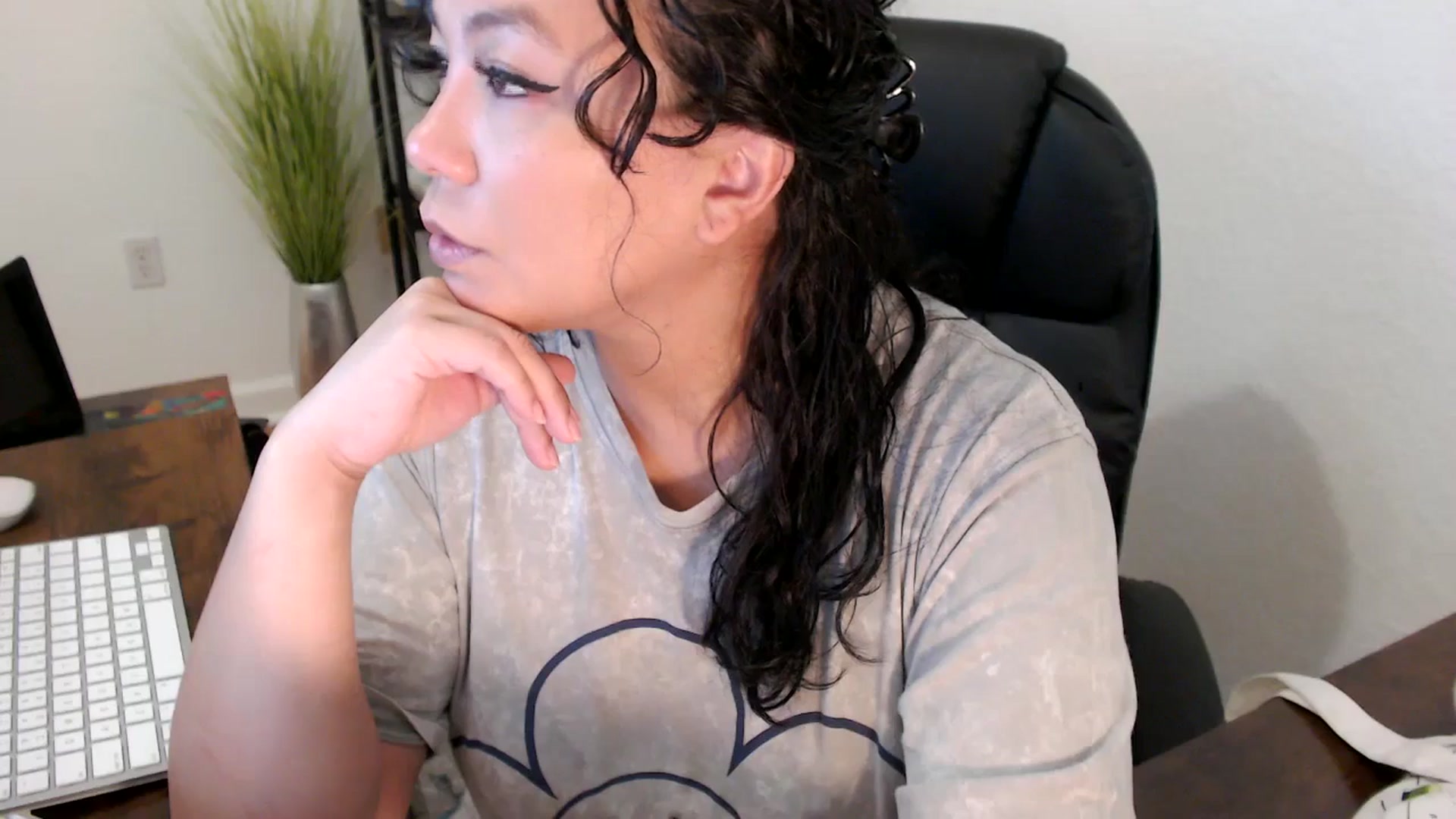 Gallery image thumbnail from MickaylaStar's myfreecams stream on, 01/17/2025, 17:25 image 3 of 20
