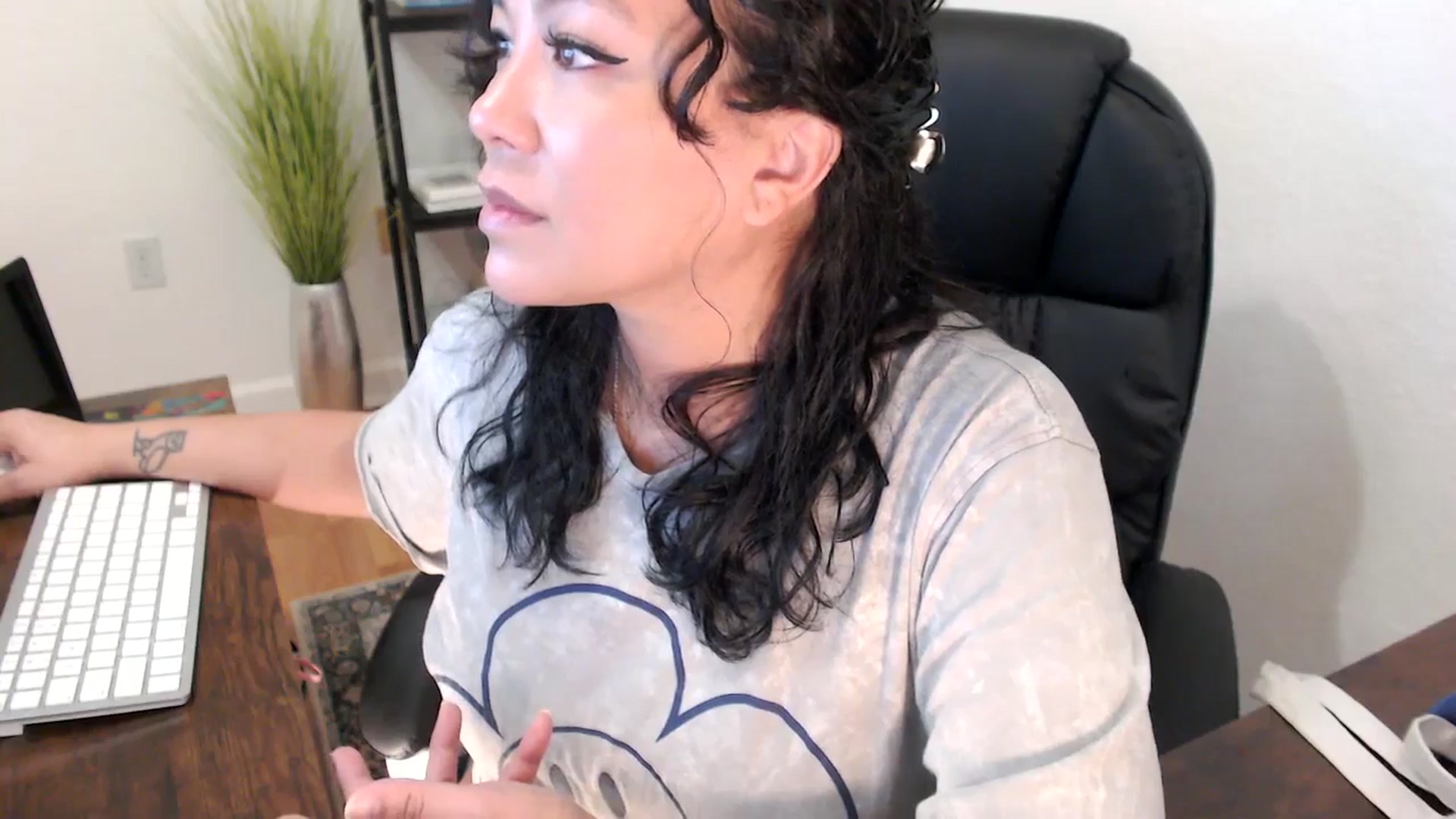 Gallery image thumbnail from MickaylaStar's myfreecams stream on, 01/17/2025, 18:14 image 10 of 20