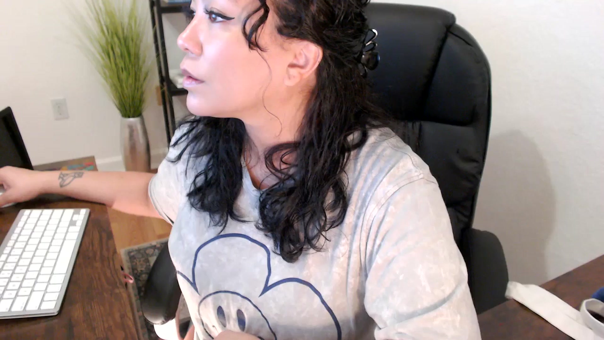 Gallery image thumbnail from MickaylaStar's myfreecams stream on, 01/17/2025, 18:14 image 2 of 20