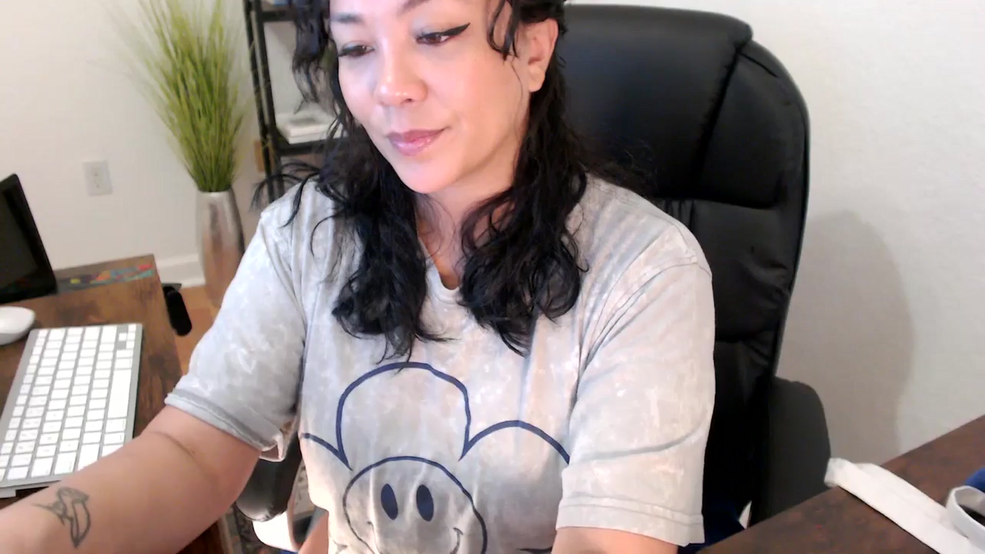 Gallery image thumbnail from MickaylaStar's myfreecams stream on, 01/17/2025, 18:14 image 3 of 20