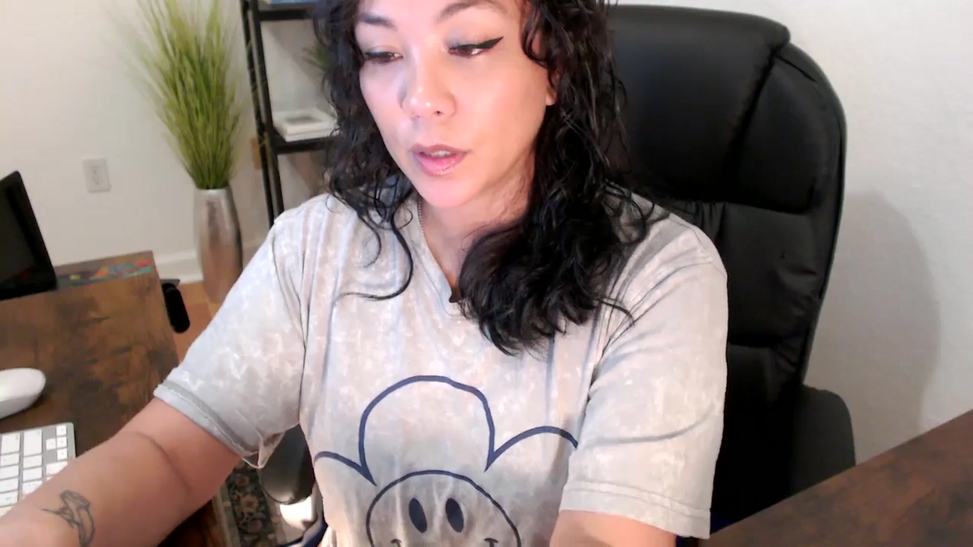 Gallery image thumbnail from MickaylaStar's myfreecams stream on, 01/17/2025, 20:25 image 9 of 20