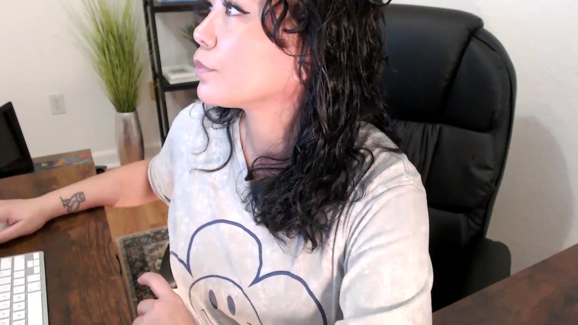 Gallery image thumbnail from MickaylaStar's myfreecams stream on, 01/17/2025, 20:25 image 11 of 20