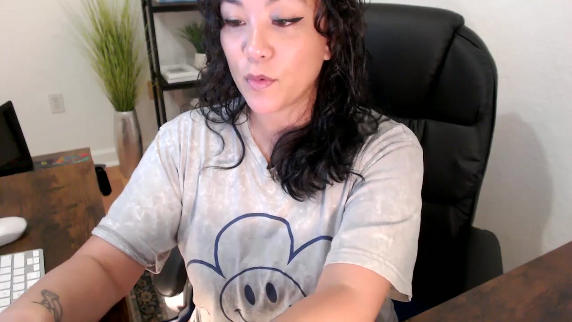 Gallery image thumbnail from MickaylaStar's myfreecams stream on, 01/17/2025, 20:25 image 10 of 20
