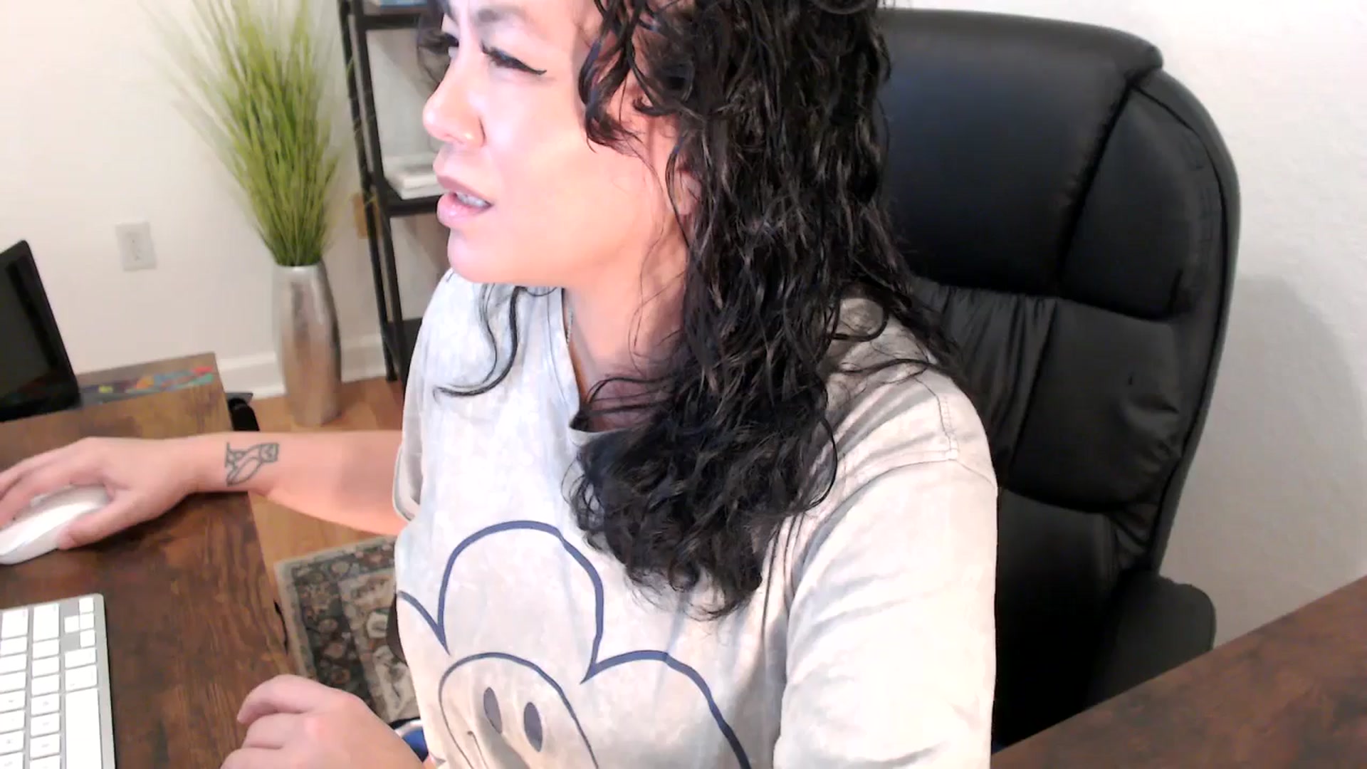 Gallery image thumbnail from MickaylaStar's myfreecams stream on, 01/17/2025, 20:25 image 1 of 20