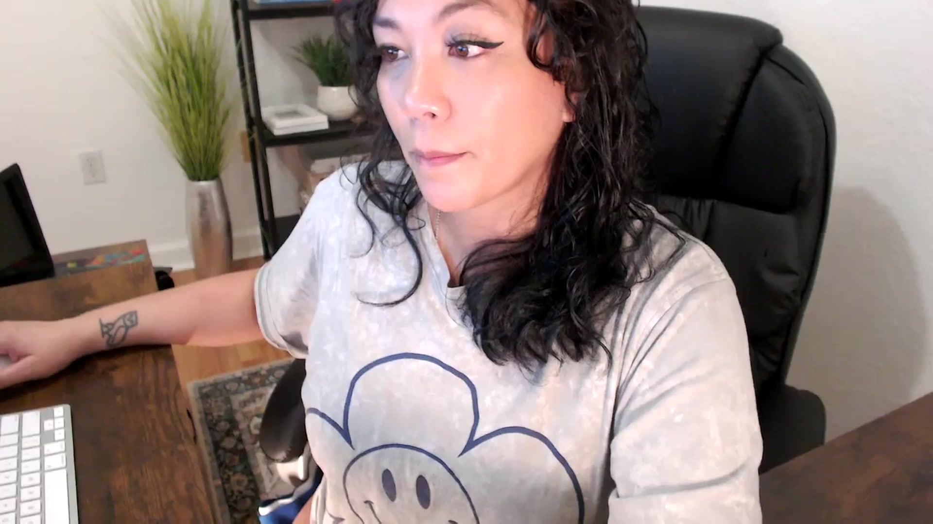 Gallery image thumbnail from MickaylaStar's myfreecams stream on, 01/17/2025, 20:25 image 13 of 20