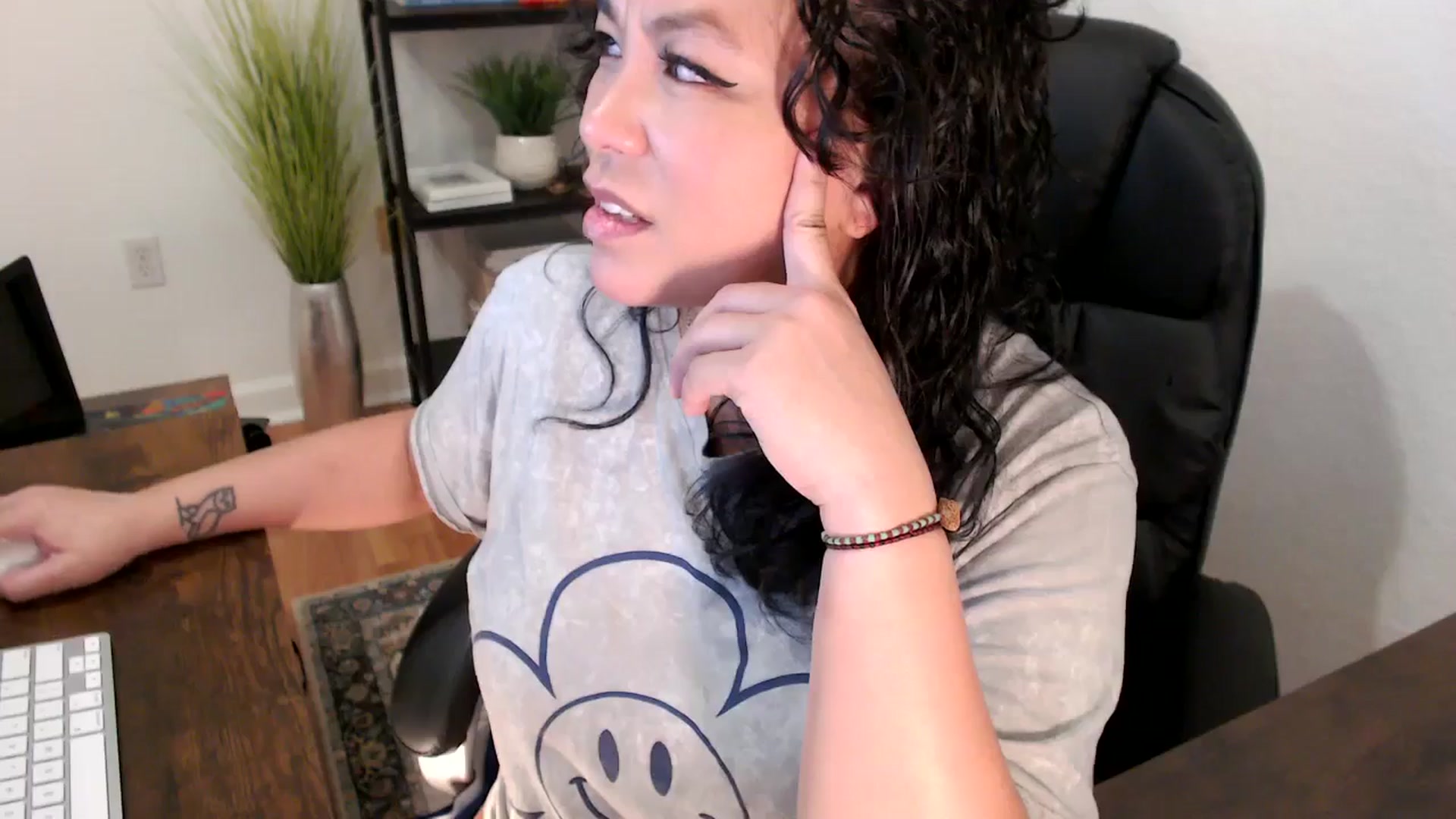 Gallery image thumbnail from MickaylaStar's myfreecams stream on, 01/17/2025, 20:25 image 6 of 20