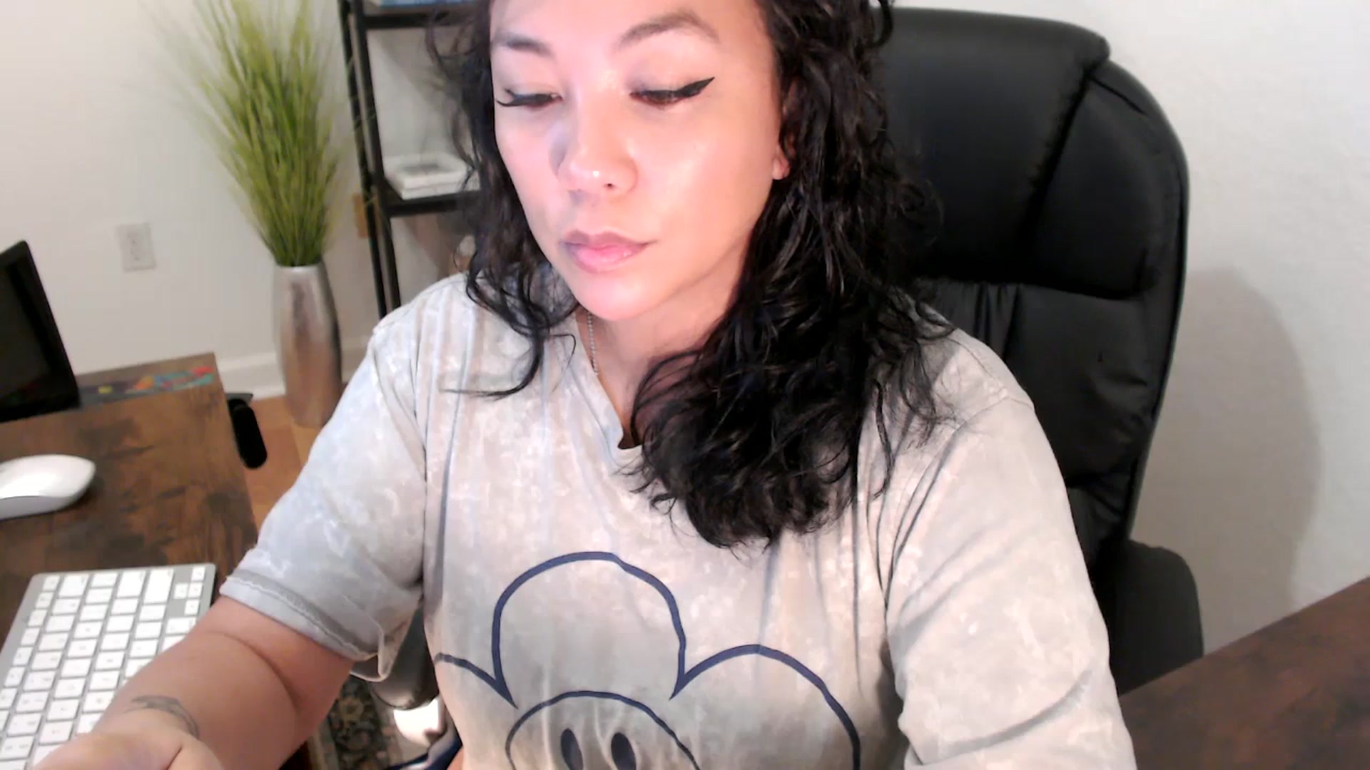 Gallery image thumbnail from MickaylaStar's myfreecams stream on, 01/17/2025, 20:25 image 20 of 20