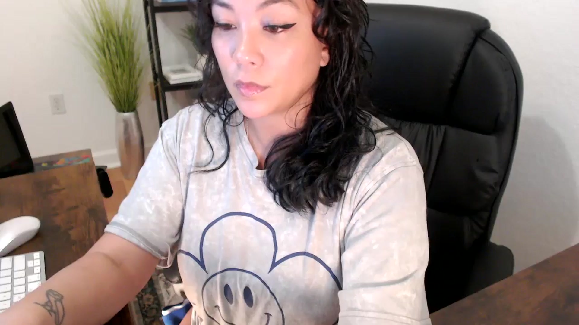 Gallery image thumbnail from MickaylaStar's myfreecams stream on, 01/17/2025, 20:25 image 3 of 20