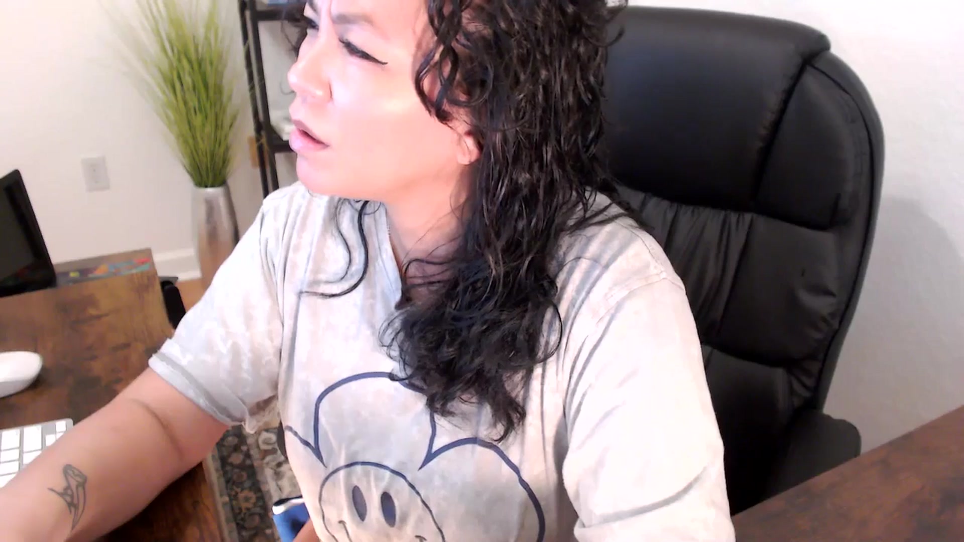 Gallery image thumbnail from MickaylaStar's myfreecams stream on, 01/17/2025, 20:25 image 5 of 20