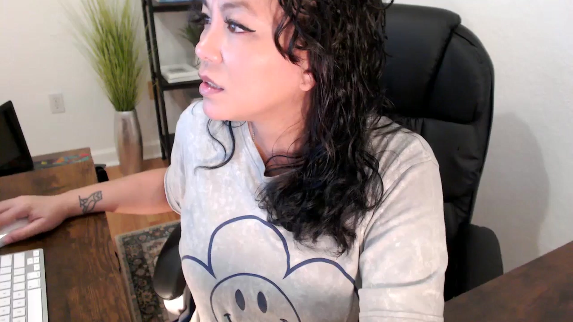 Gallery image thumbnail from MickaylaStar's myfreecams stream on, 01/17/2025, 20:25 image 4 of 20