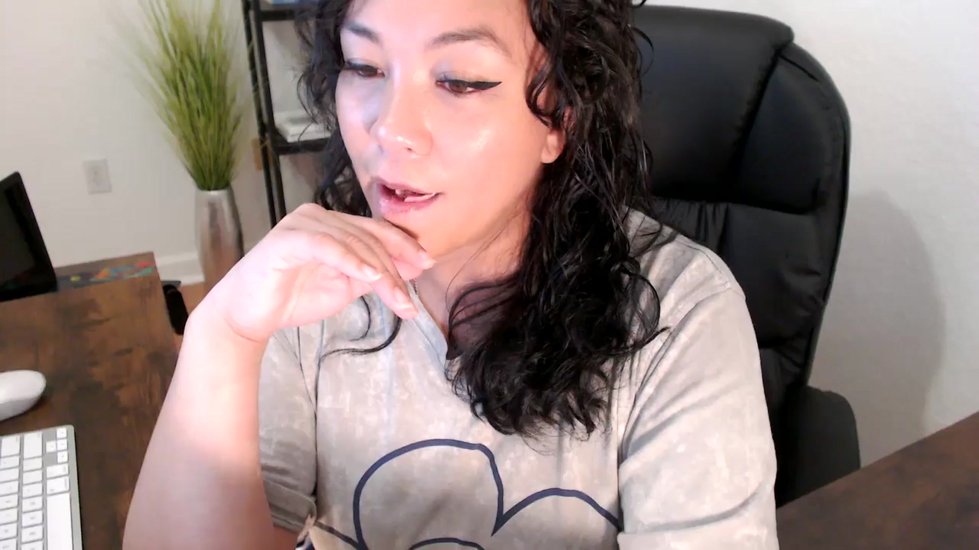 Gallery image thumbnail from MickaylaStar's myfreecams stream on, 01/17/2025, 20:25 image 7 of 20
