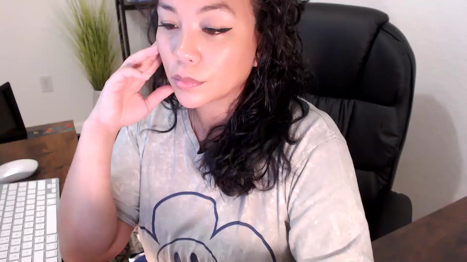 Gallery image thumbnail from MickaylaStar's myfreecams stream on, 01/17/2025, 20:25 image 18 of 20