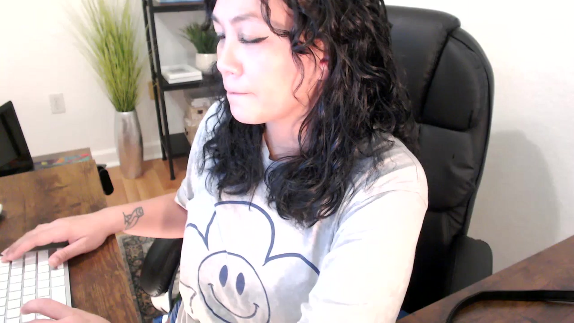 Gallery image thumbnail from MickaylaStar's myfreecams stream on, 01/17/2025, 21:38 image 13 of 20