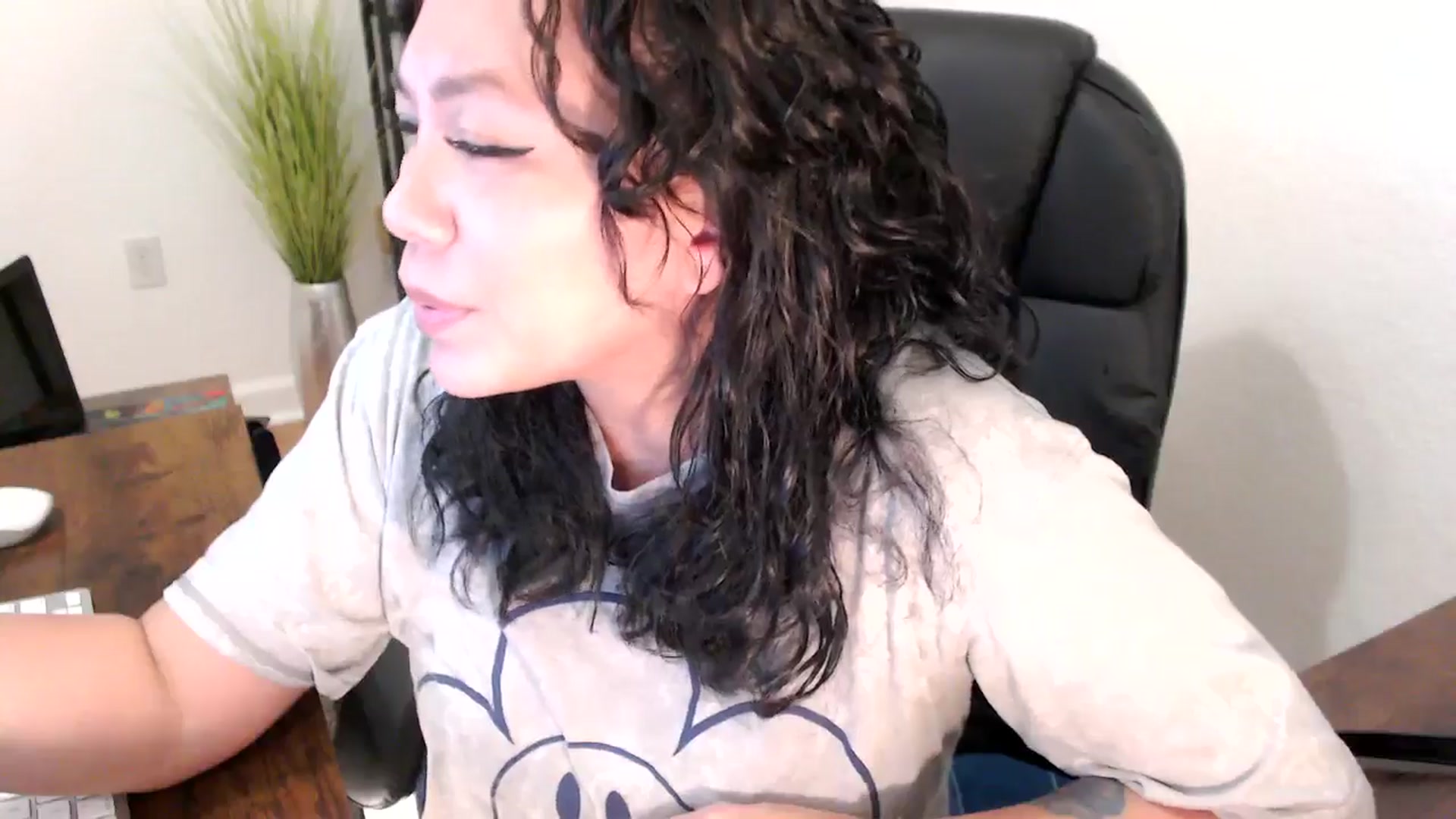 Gallery image thumbnail from MickaylaStar's myfreecams stream on, 01/17/2025, 21:38 image 12 of 20