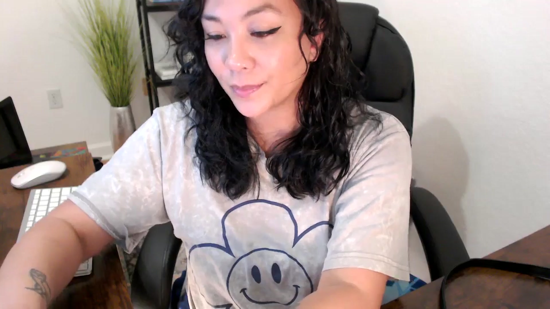 Gallery image thumbnail from MickaylaStar's myfreecams stream on, 01/17/2025, 21:38 image 6 of 20