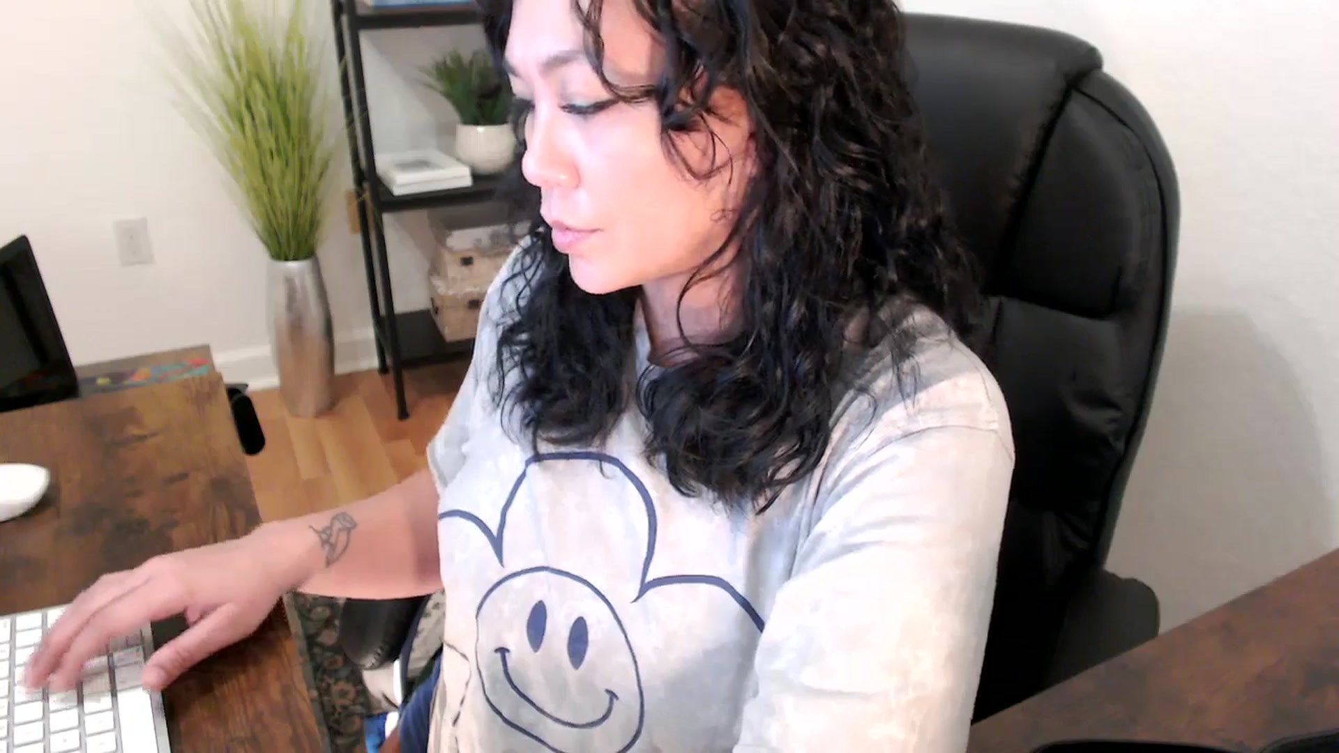 Gallery image thumbnail from MickaylaStar's myfreecams stream on, 01/17/2025, 21:38 image 17 of 20