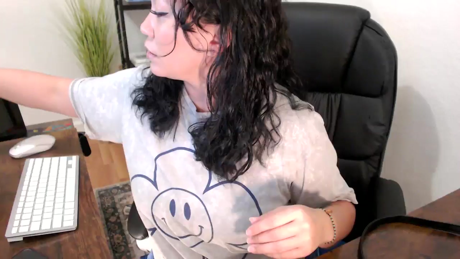 Gallery image thumbnail from MickaylaStar's myfreecams stream on, 01/17/2025, 21:38 image 1 of 20