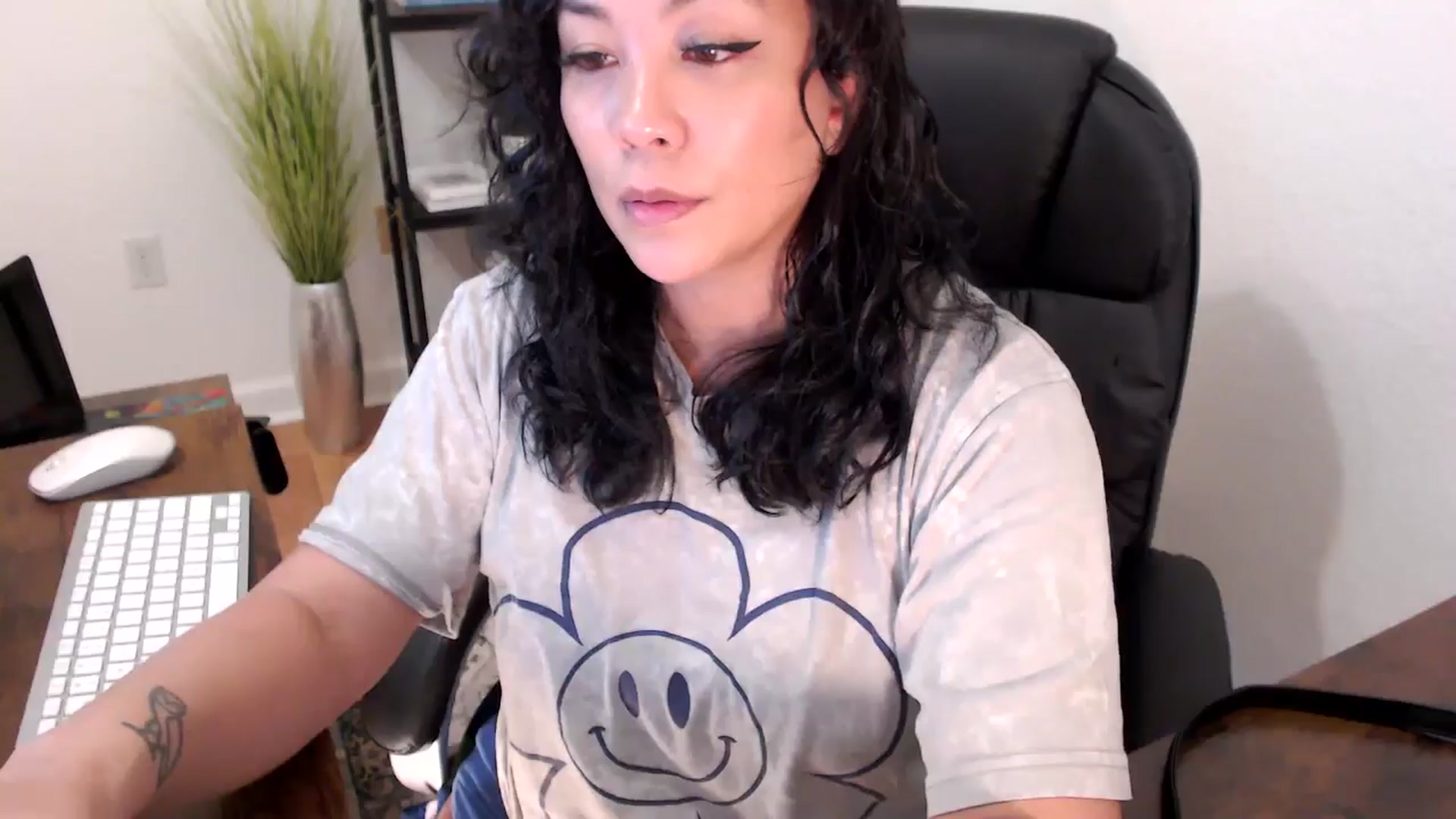 Gallery image thumbnail from MickaylaStar's myfreecams stream on, 01/17/2025, 21:38 image 4 of 20