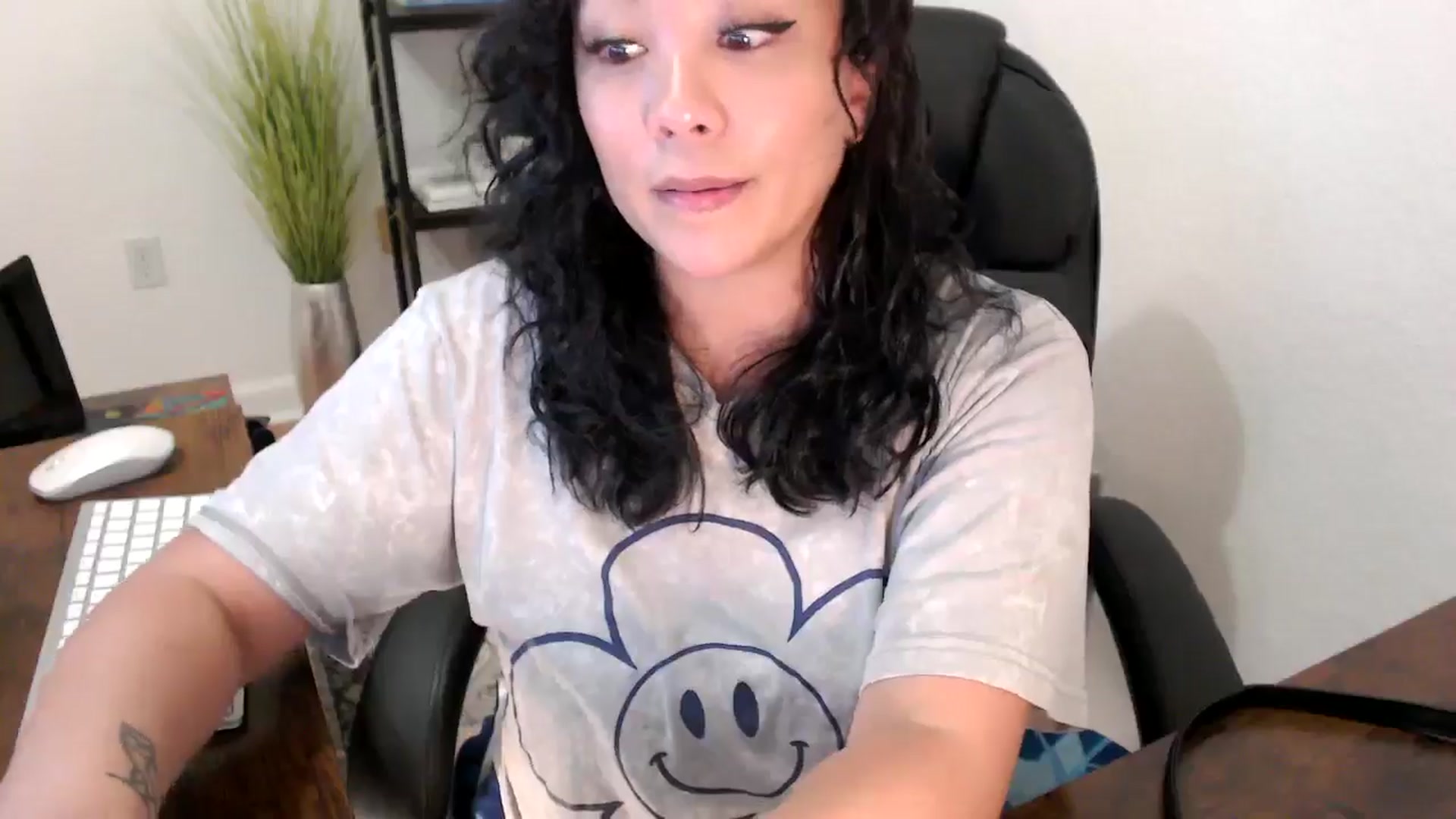 Gallery image thumbnail from MickaylaStar's myfreecams stream on, 01/17/2025, 21:38 image 7 of 20