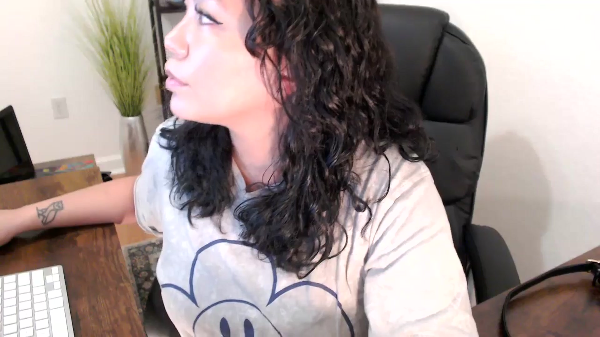 Gallery image thumbnail from MickaylaStar's myfreecams stream on, 01/17/2025, 21:55 image 4 of 20