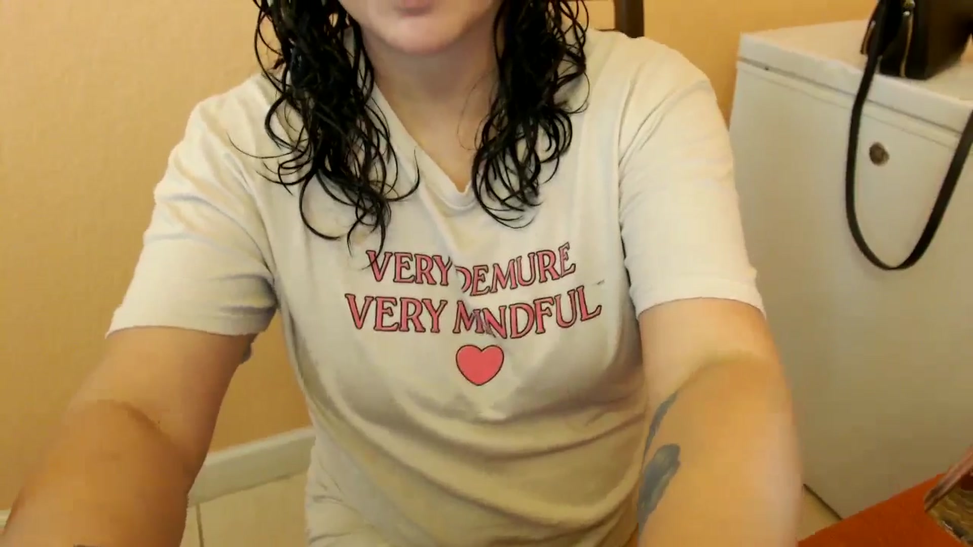 Gallery image thumbnail from MickaylaStar's myfreecams stream on, 01/18/2025, 16:44 image 4 of 20