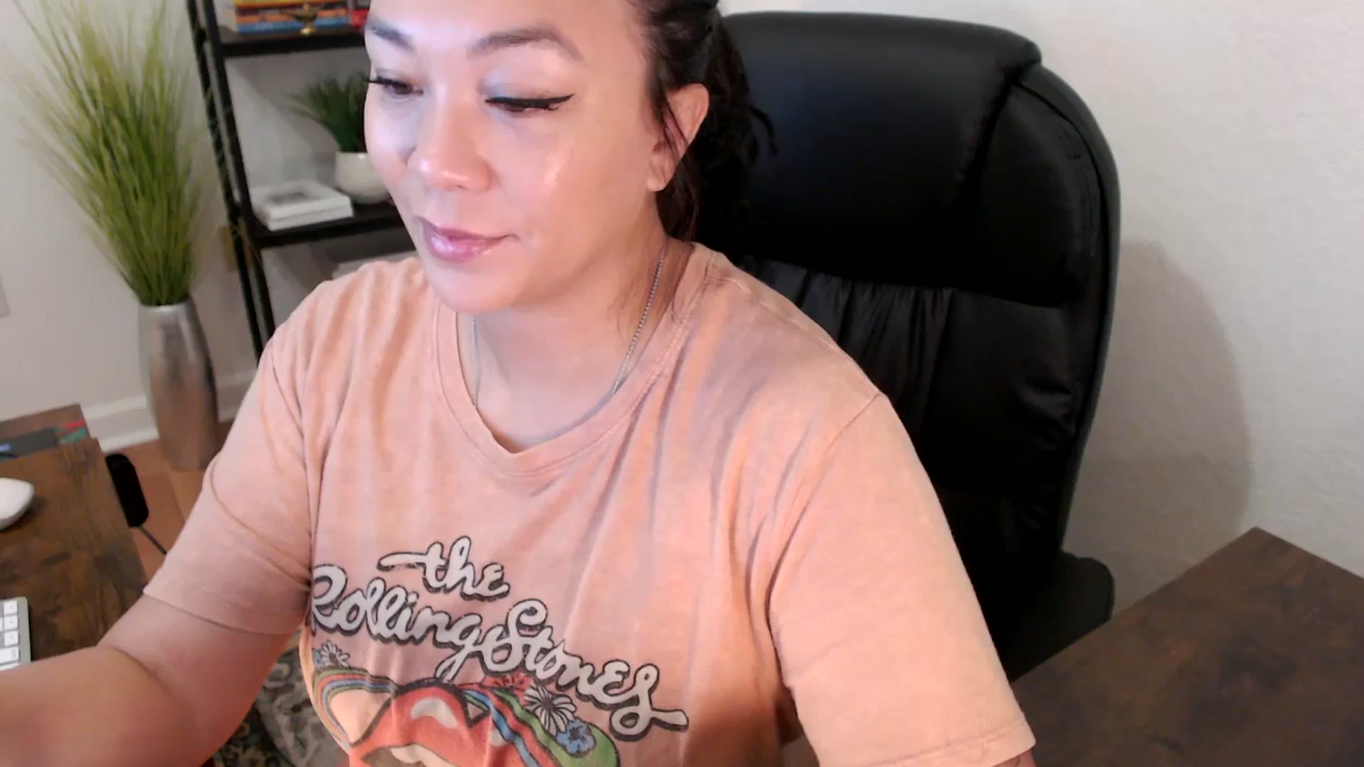 Gallery image thumbnail from MickaylaStar's myfreecams stream on, 01/21/2025, 17:21 image 7 of 20
