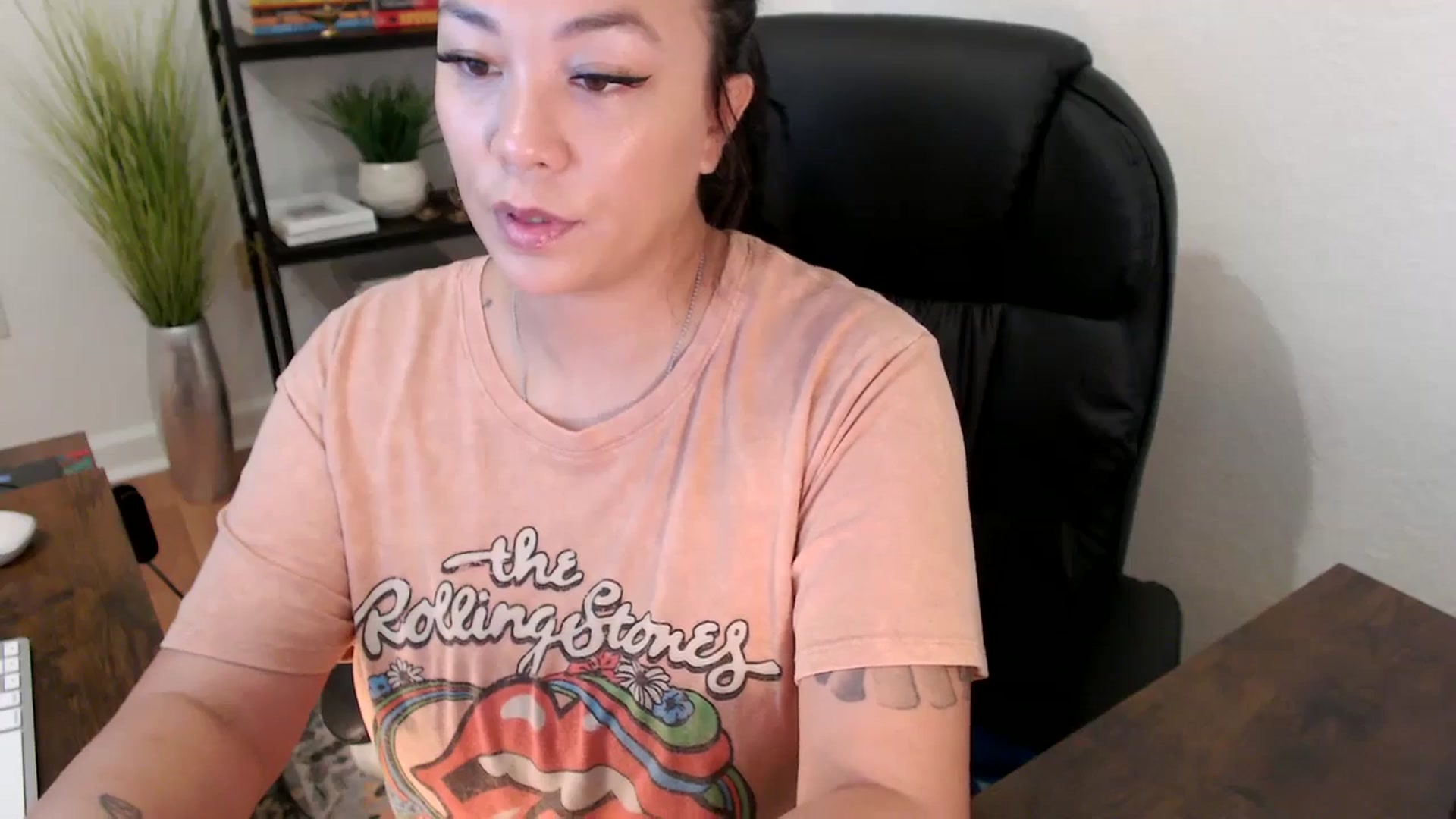 Gallery image thumbnail from MickaylaStar's myfreecams stream on, 01/21/2025, 17:21 image 6 of 20