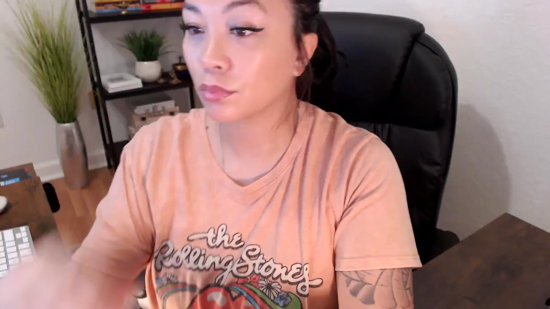 Gallery image thumbnail from MickaylaStar's myfreecams stream on, 01/21/2025, 17:21 image 1 of 20