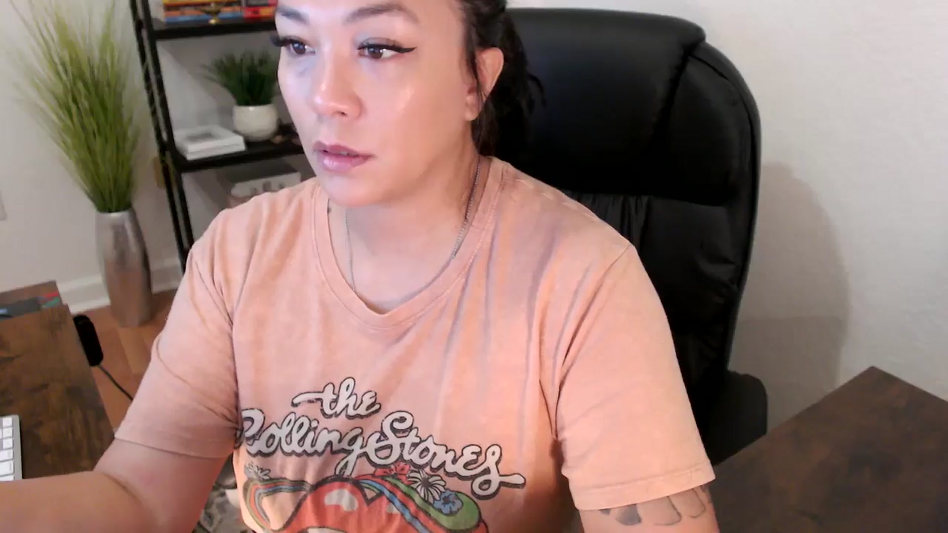 Gallery image thumbnail from MickaylaStar's myfreecams stream on, 01/21/2025, 17:21 image 10 of 20