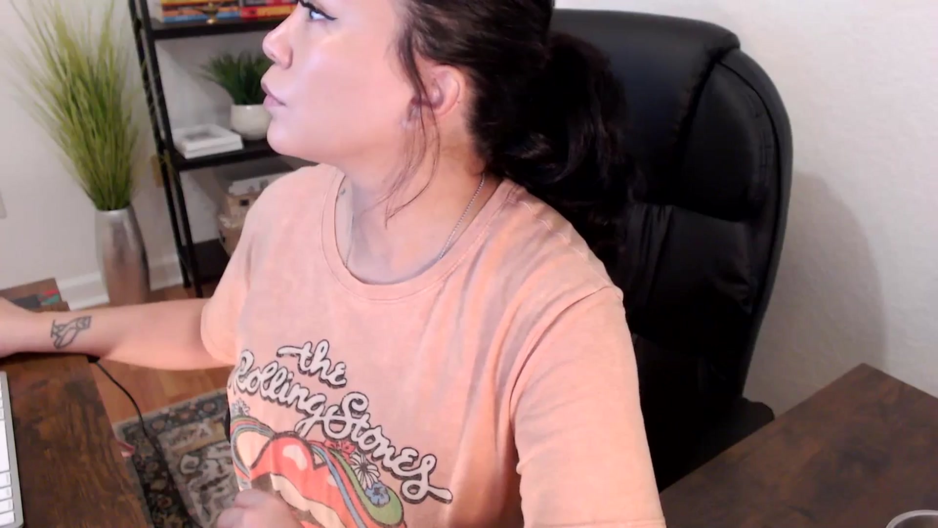 Gallery image thumbnail from MickaylaStar's myfreecams stream on, 01/21/2025, 17:21 image 4 of 20