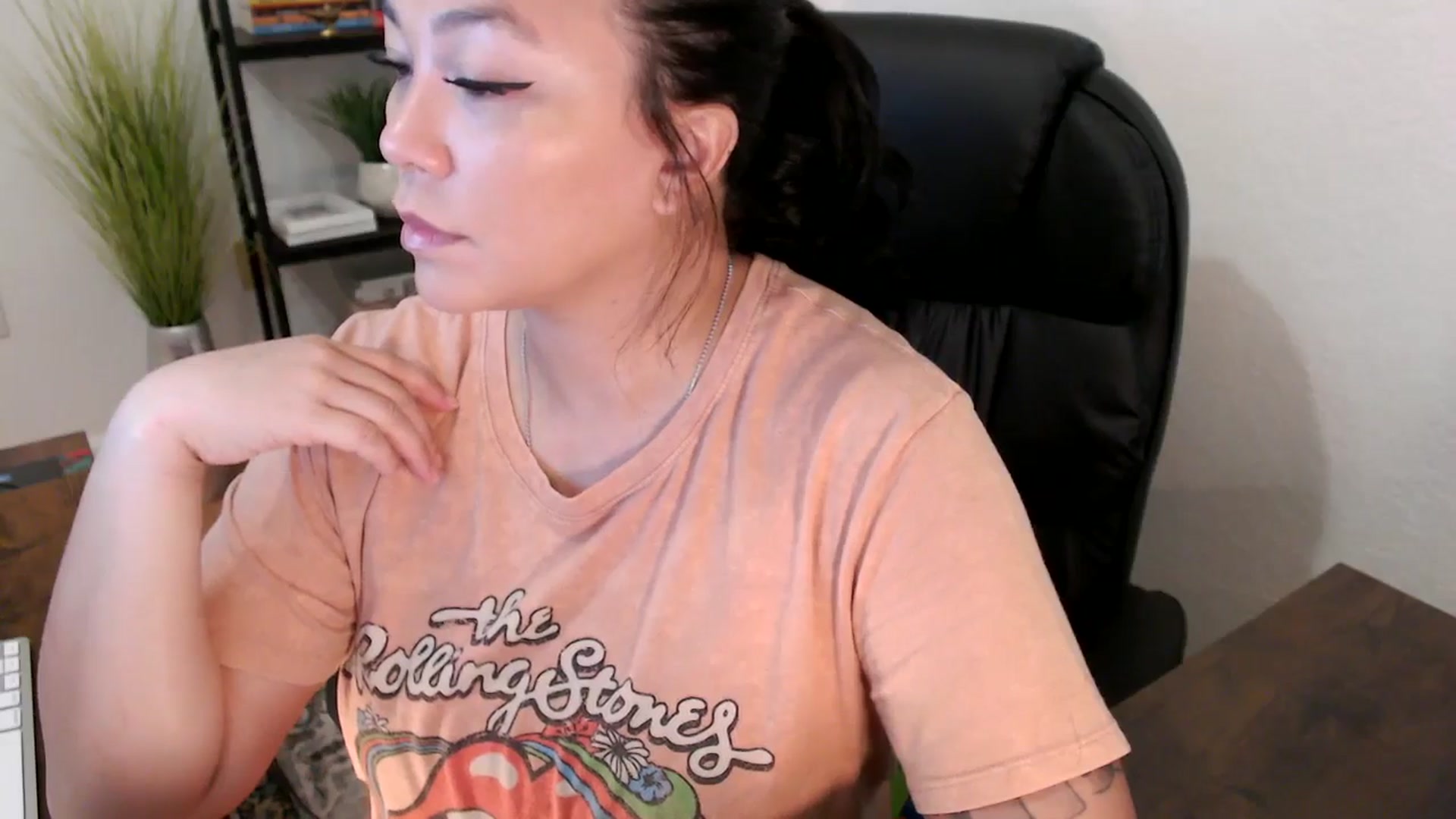 Gallery image thumbnail from MickaylaStar's myfreecams stream on, 01/21/2025, 17:21 image 8 of 20
