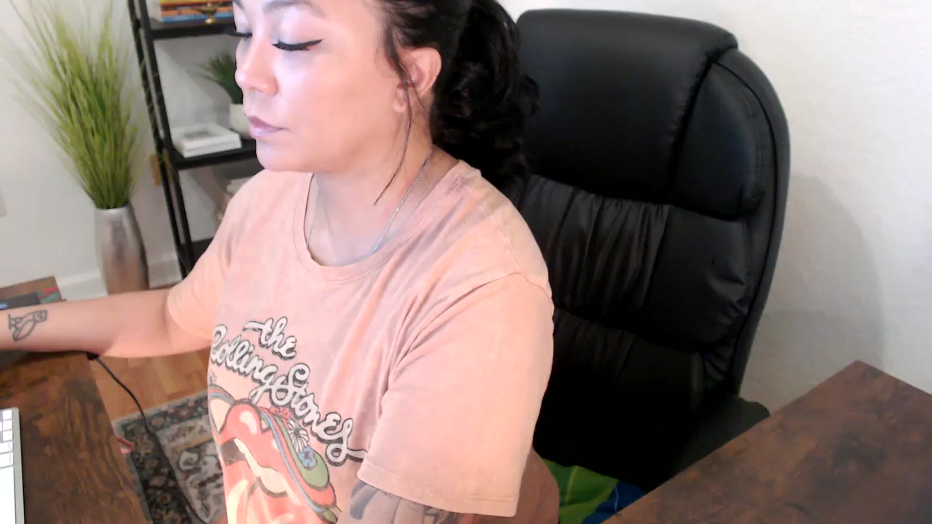 Gallery image thumbnail from MickaylaStar's myfreecams stream on, 01/21/2025, 17:21 image 11 of 20