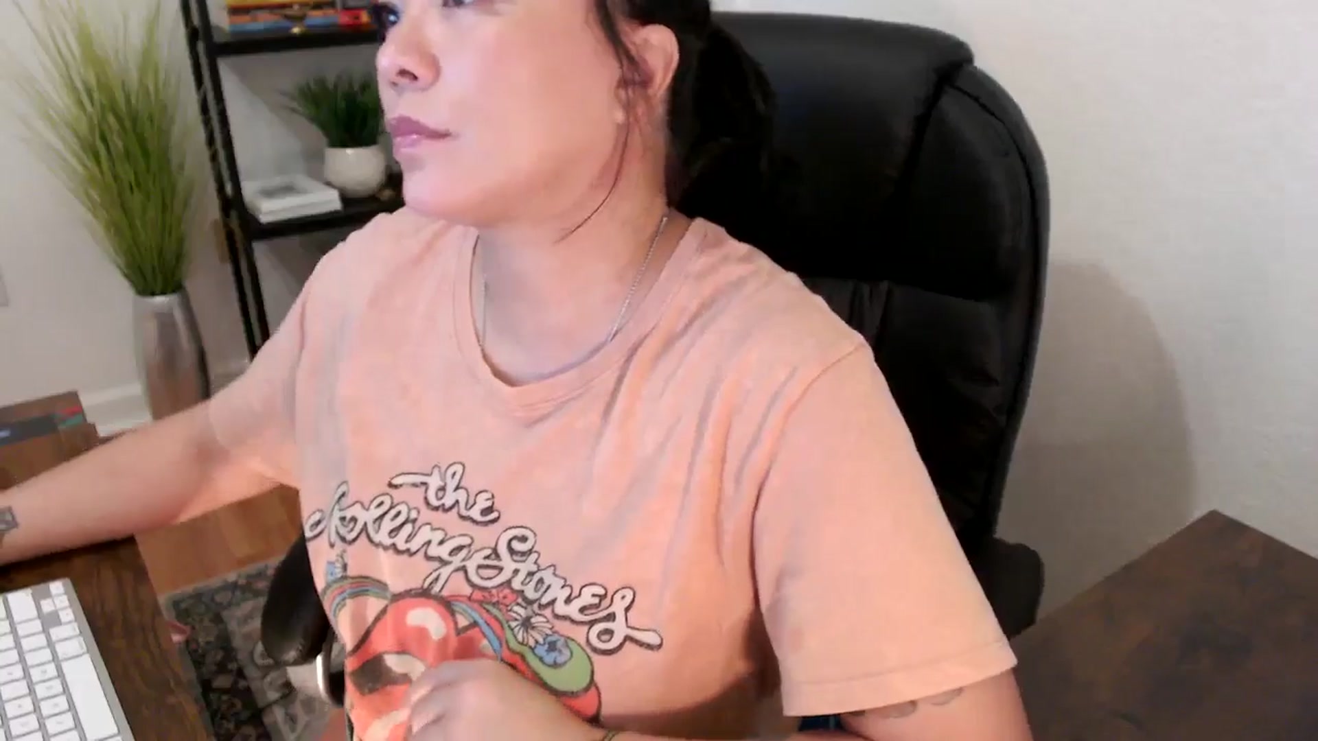Gallery image thumbnail from MickaylaStar's myfreecams stream on, 01/21/2025, 18:01 image 2 of 20