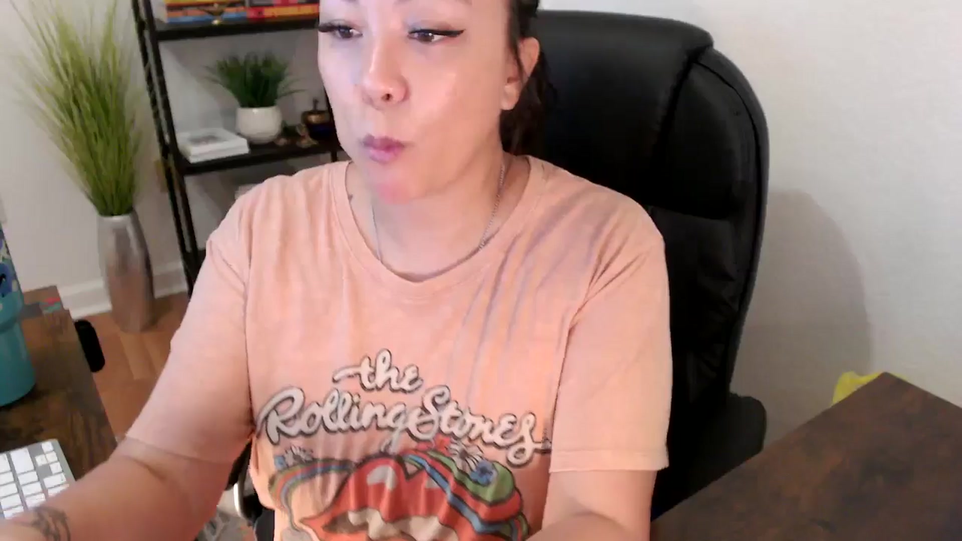 Gallery image thumbnail from MickaylaStar's myfreecams stream on, 01/21/2025, 18:01 image 11 of 20