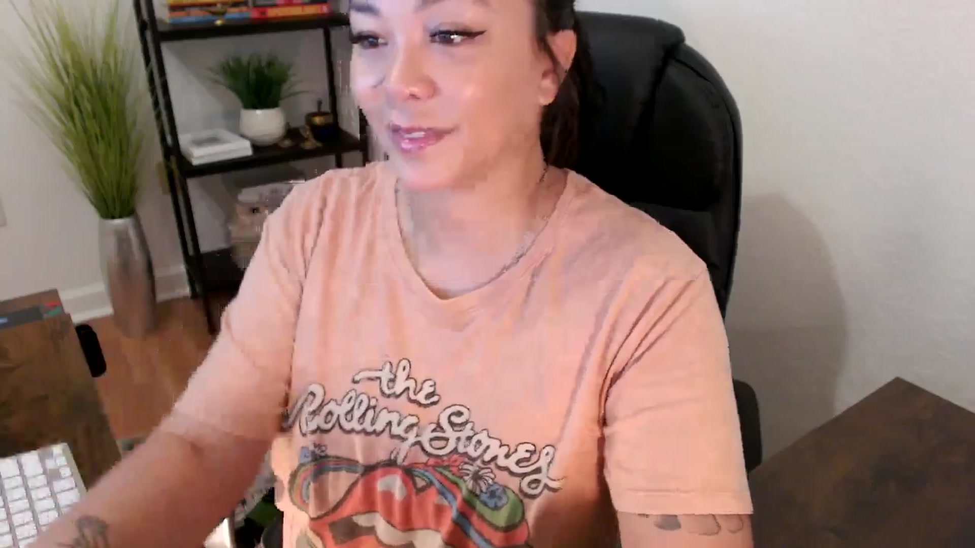 Gallery image thumbnail from MickaylaStar's myfreecams stream on, 01/21/2025, 18:01 image 7 of 20