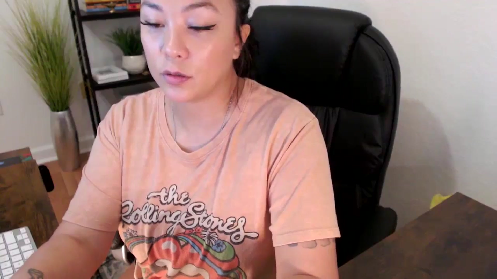 Gallery image thumbnail from MickaylaStar's myfreecams stream on, 01/21/2025, 18:01 image 16 of 20