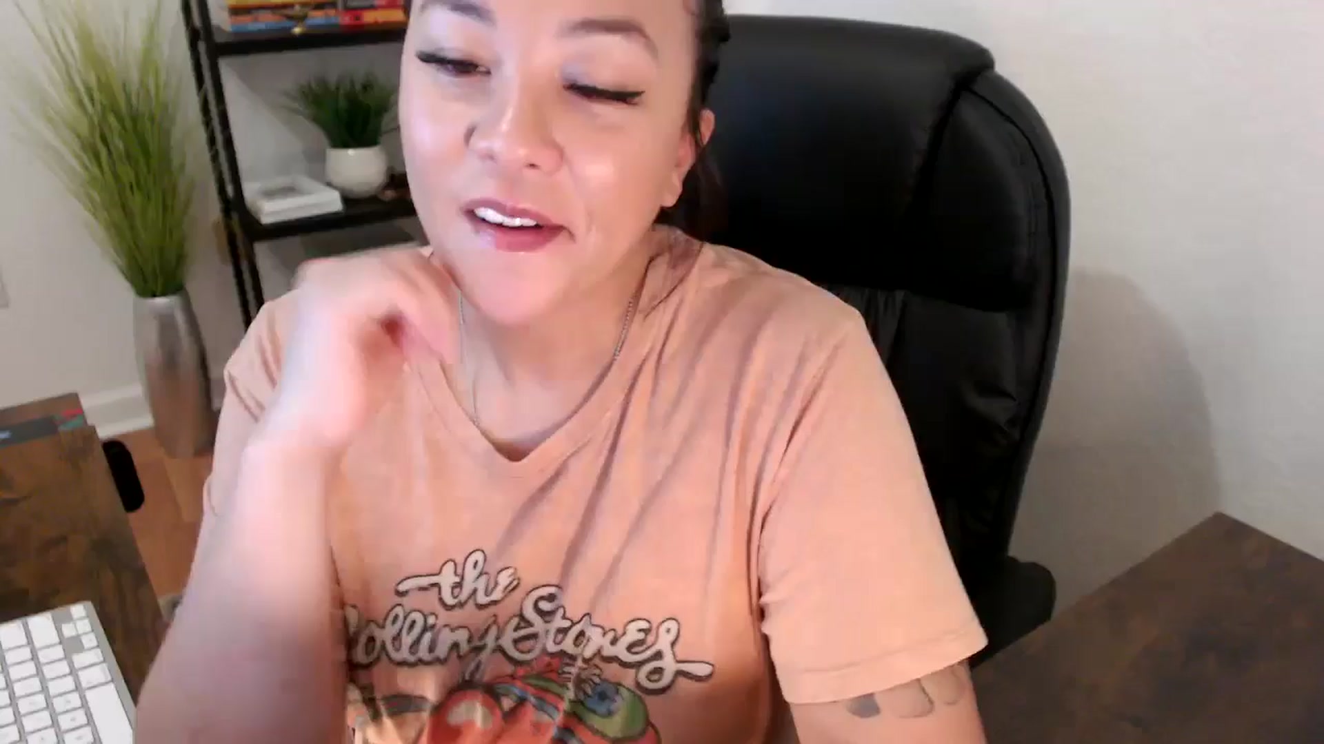 Gallery image thumbnail from MickaylaStar's myfreecams stream on, 01/21/2025, 18:01 image 6 of 20