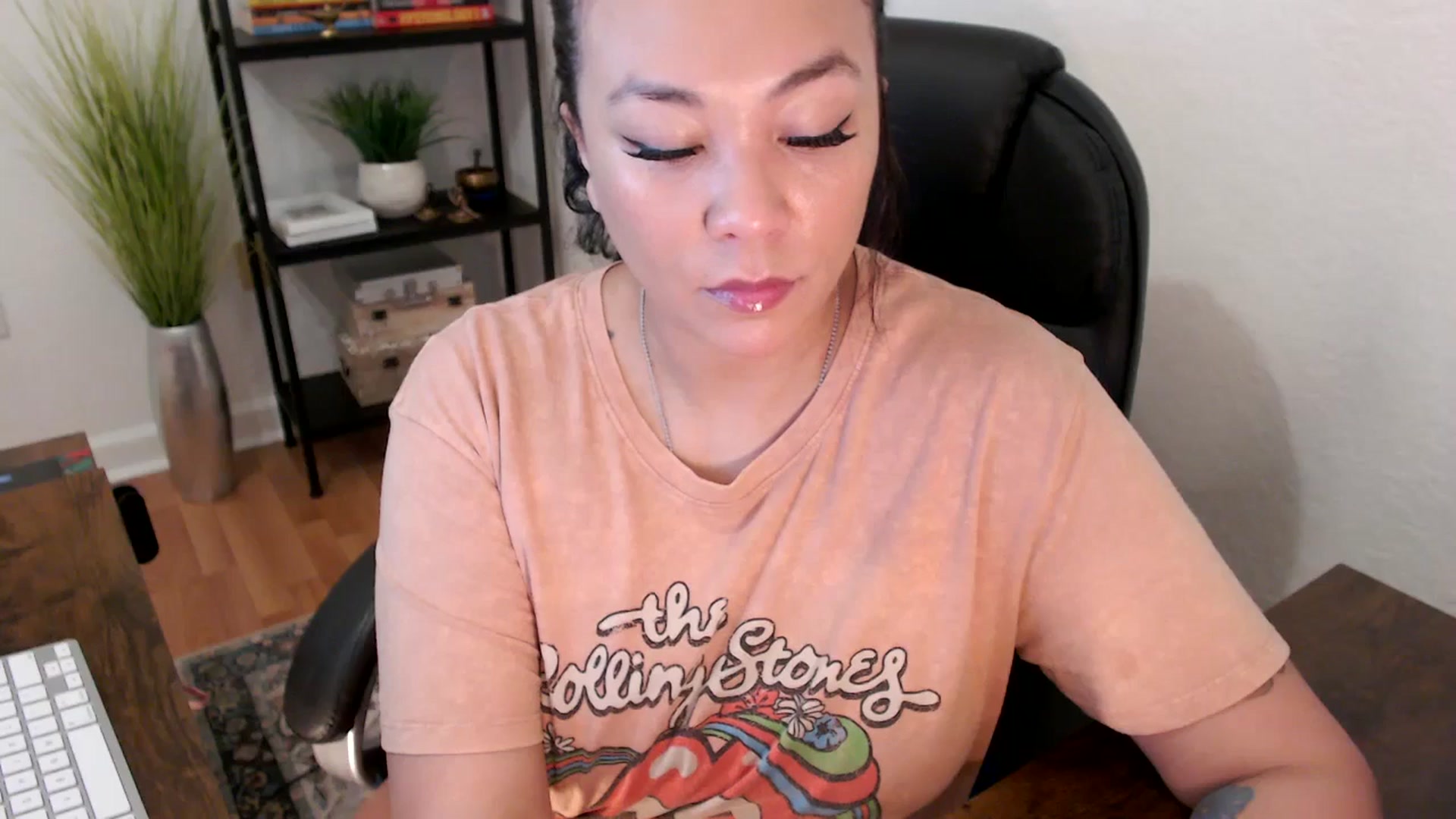 Gallery image thumbnail from MickaylaStar's myfreecams stream on, 01/21/2025, 18:01 image 3 of 20
